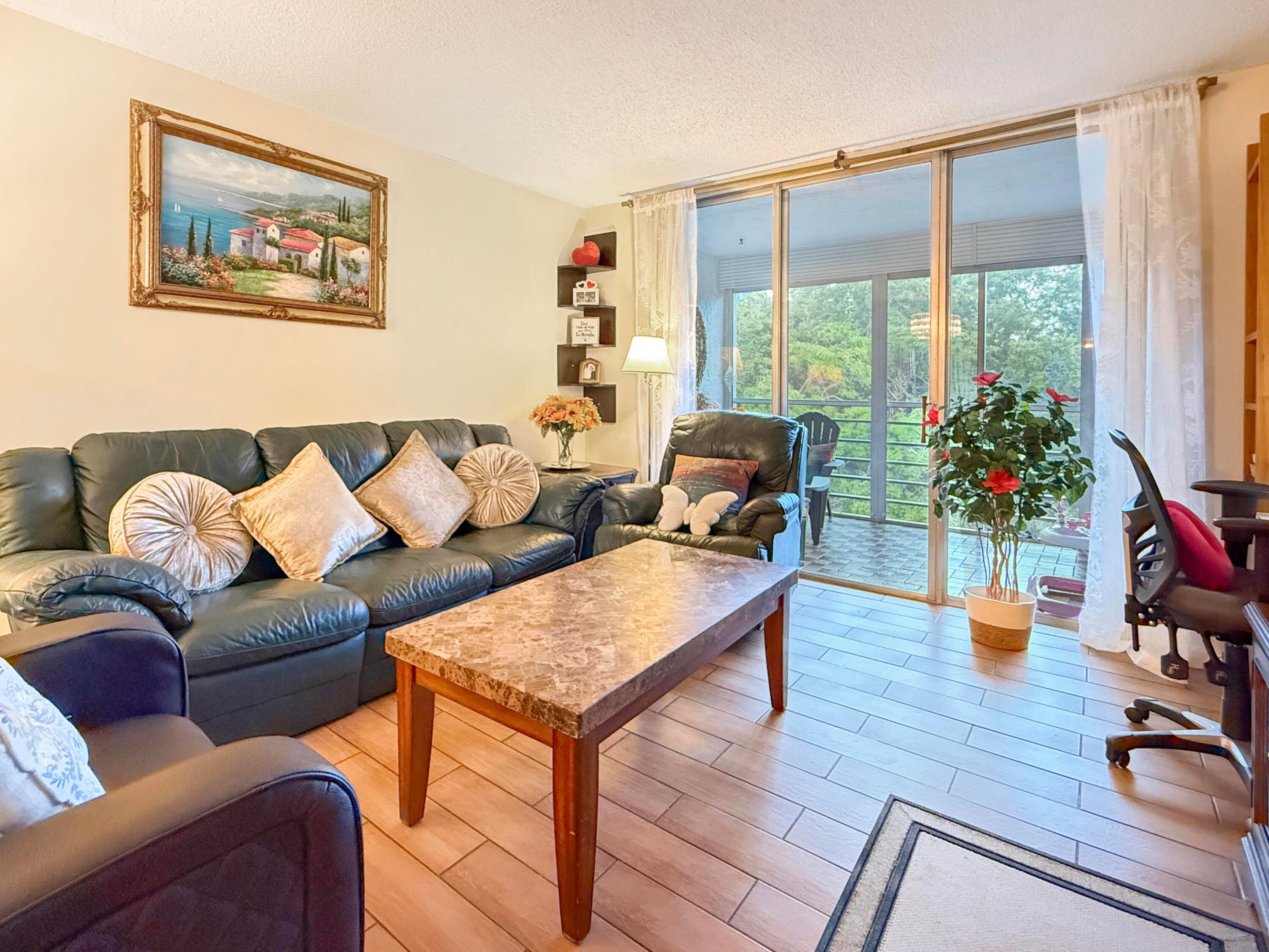 CYPRESS CHASE CONDO NO 5 - Residential