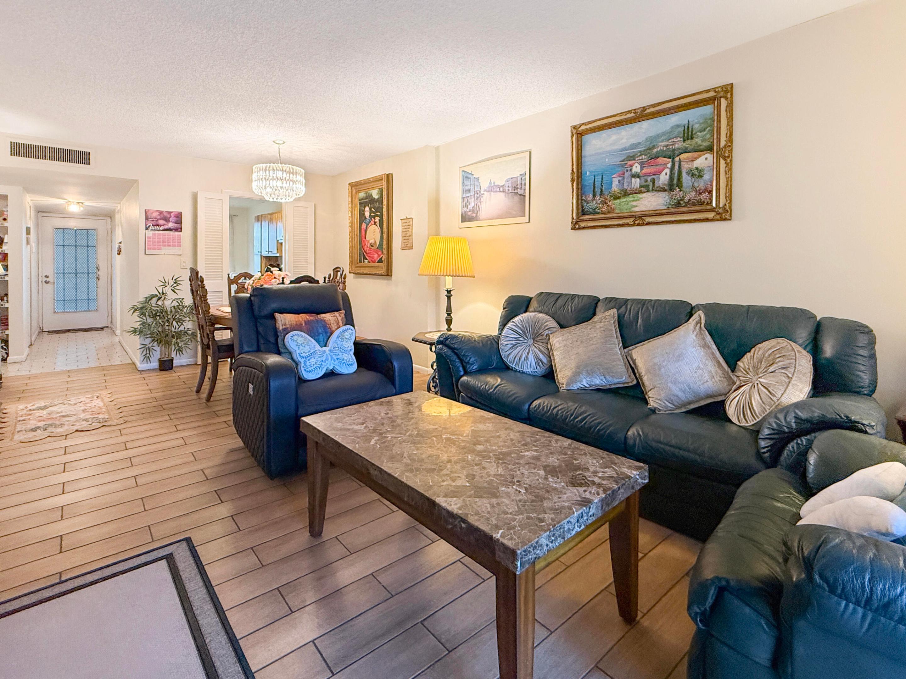 CYPRESS CHASE CONDO NO 5 - Residential