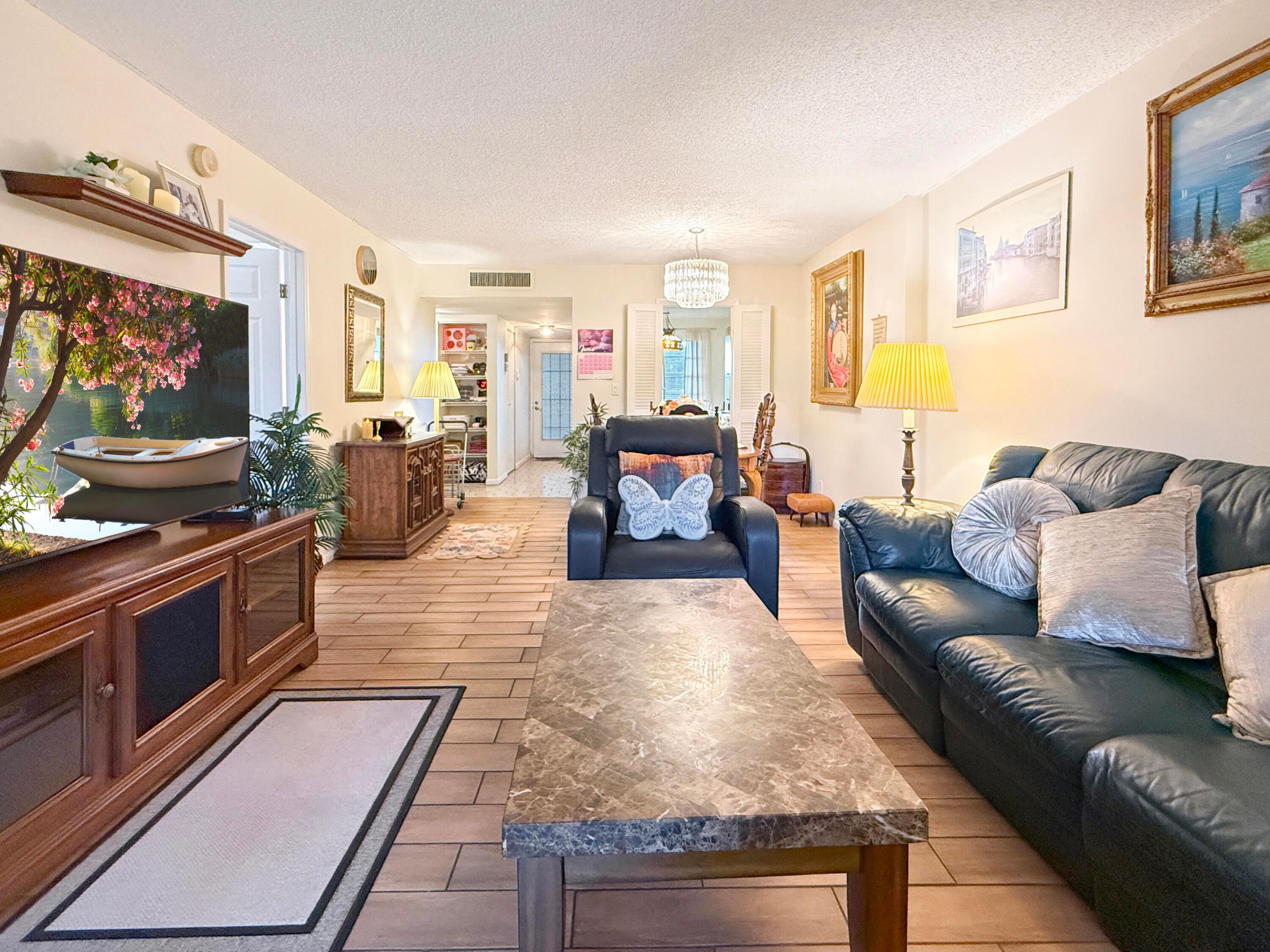 CYPRESS CHASE CONDO NO 5 - Residential