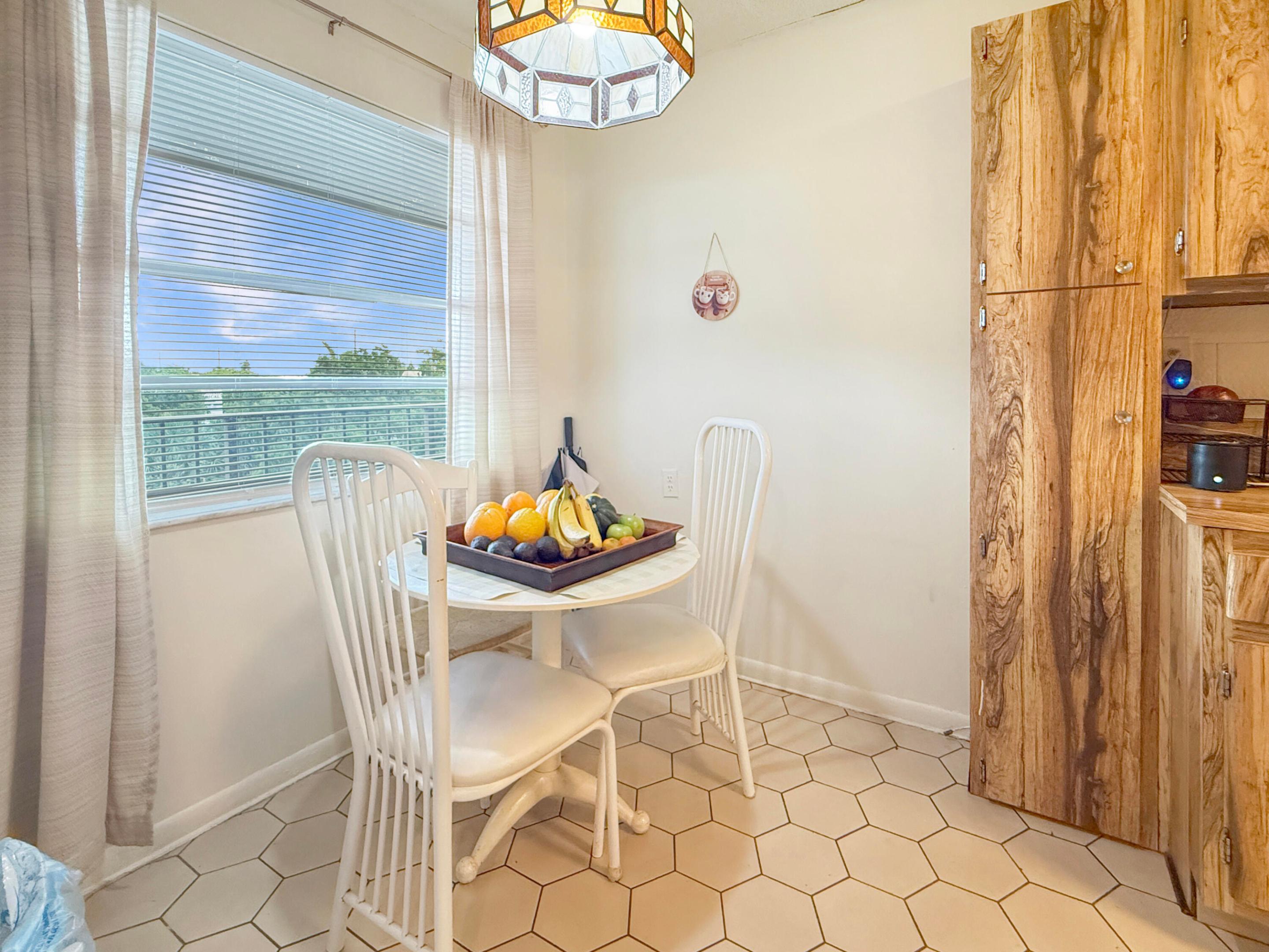 CYPRESS CHASE CONDO NO 5 - Residential