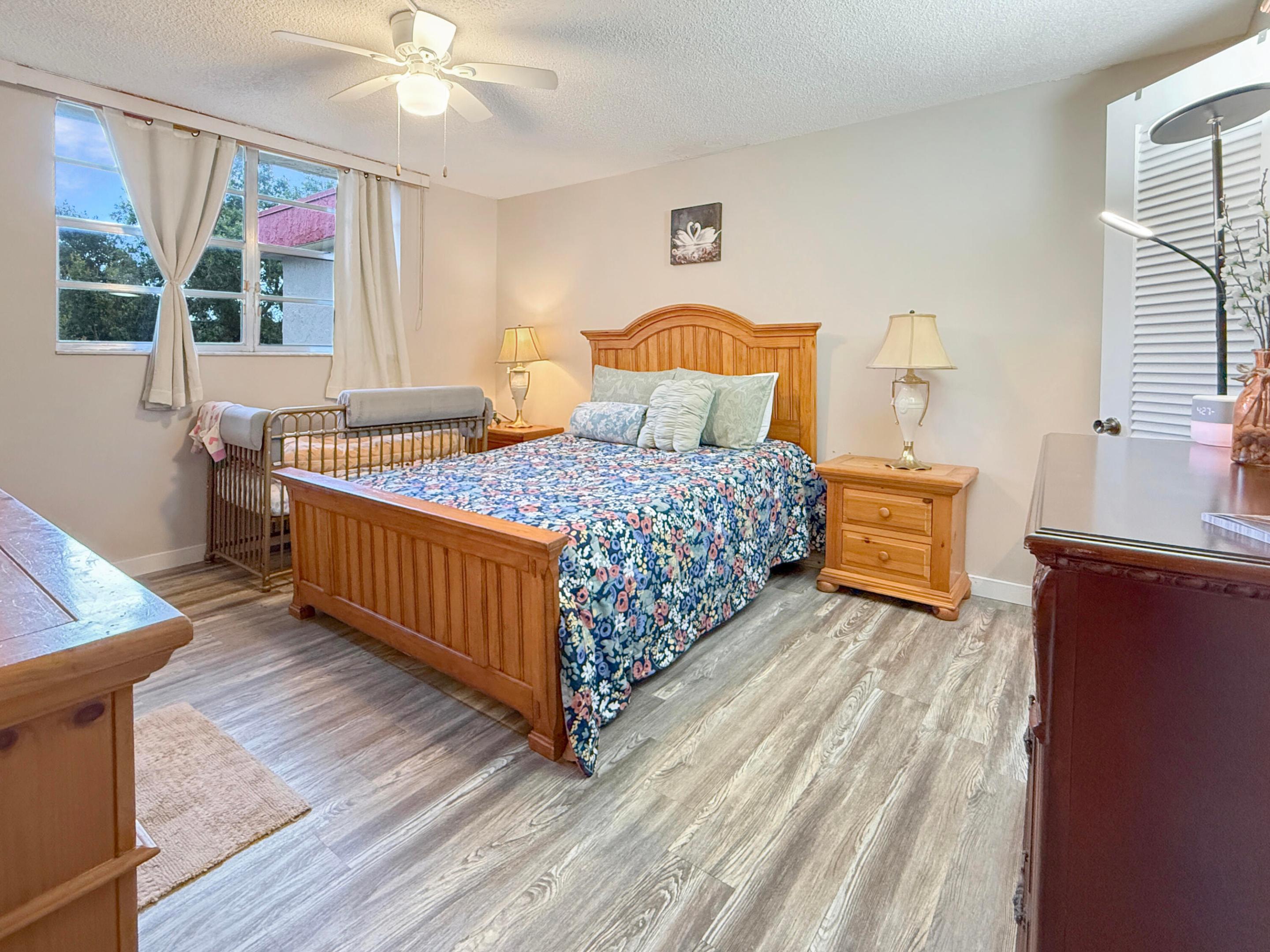 CYPRESS CHASE CONDO NO 5 - Residential