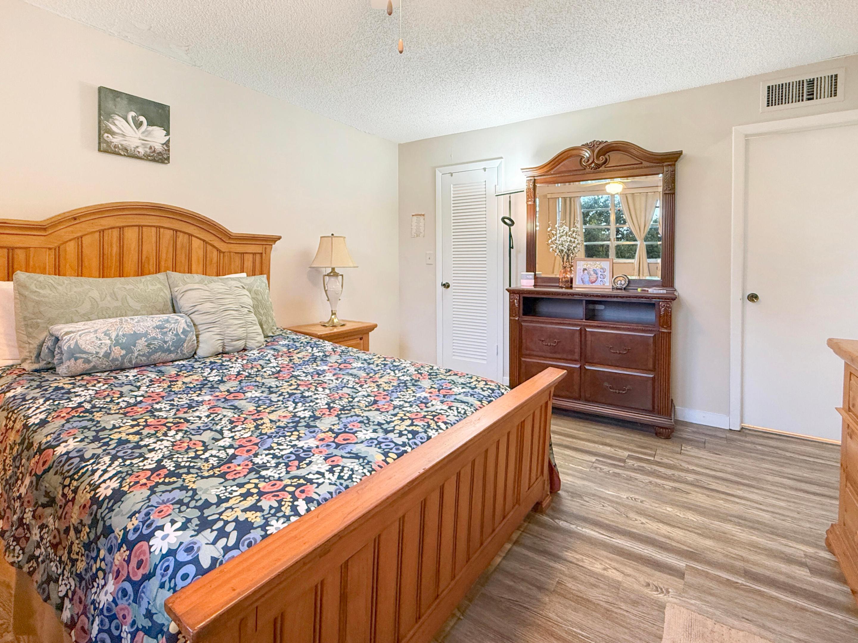 CYPRESS CHASE CONDO NO 5 - Residential