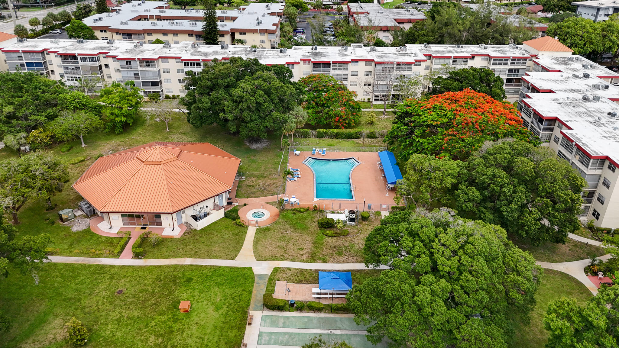 CYPRESS CHASE CONDO NO 5 - Residential