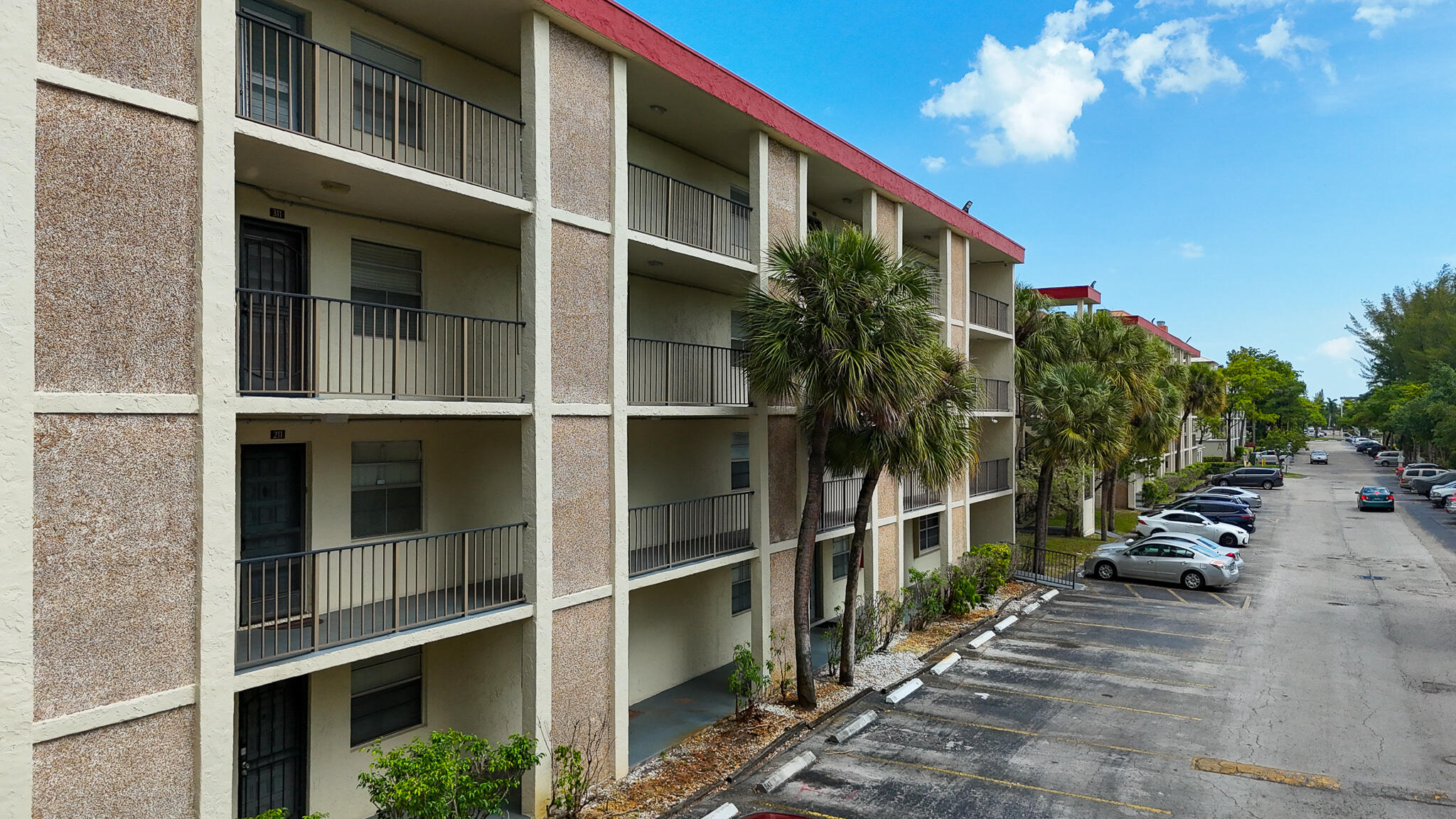 CYPRESS CHASE CONDO NO 5 - Residential