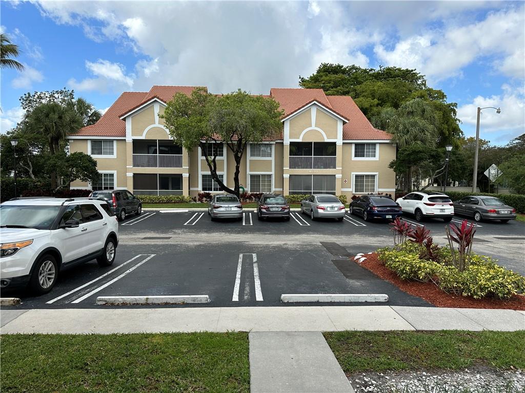 wOw! NO MINIMUM CREDIT SCORE REQUIREMENT! 1 bedroom - 1 bath condo in an upscale neighborhood at a reasonable price! If tennis is your game or swimming is your fame you will really enjoy La Bonne Vie Palm-Aire (The Good Life)!   - Per Association 1 year waiting period to rent unit after purchase.