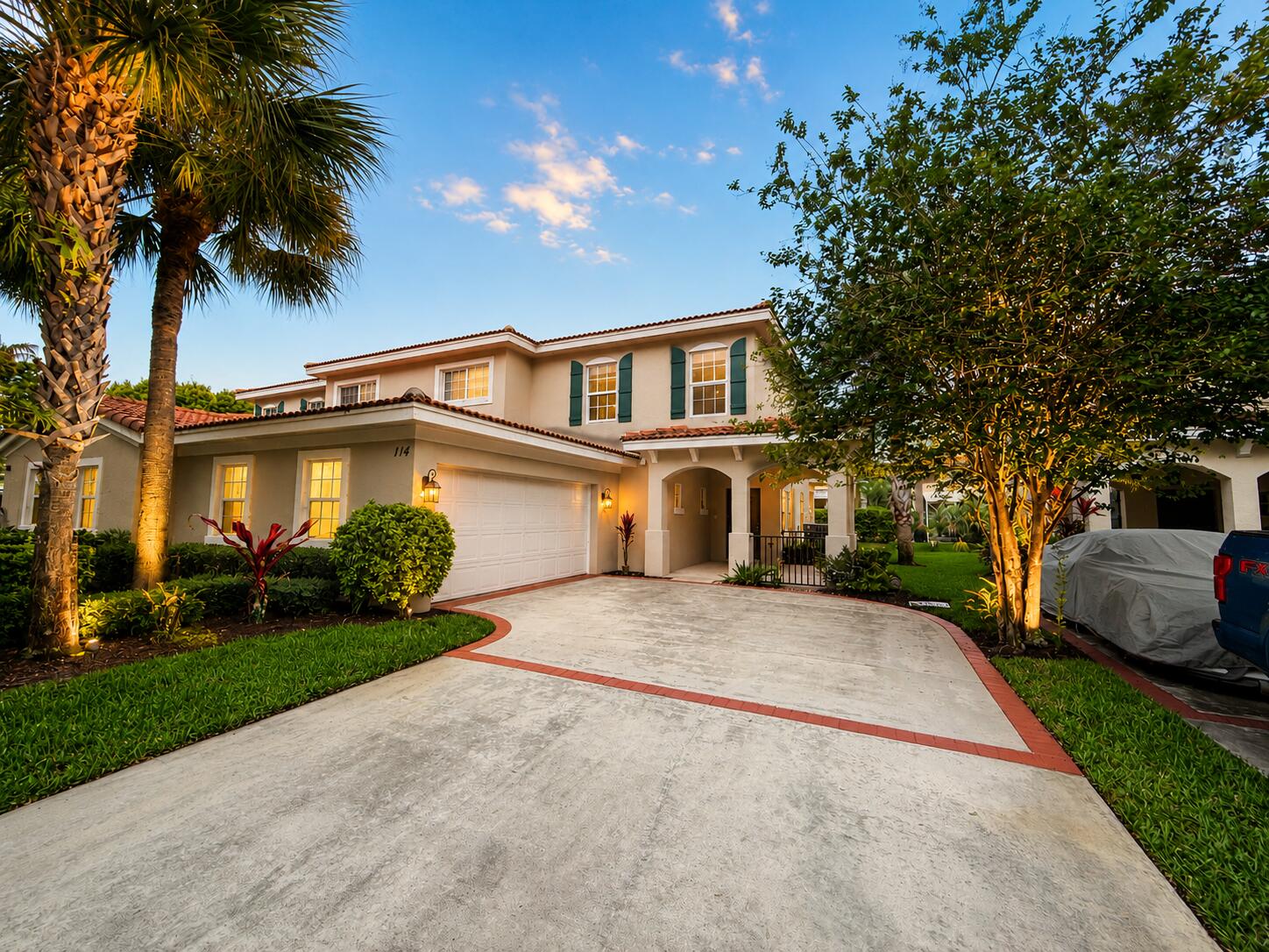 PRIME LOCATION! Beautiful 3 bed 2 1/2 bath 2 car garage townhome in the heart of Jupiter. All bedrooms are upstairs, lots of room and an ample sized backyard. Do not miss this one !