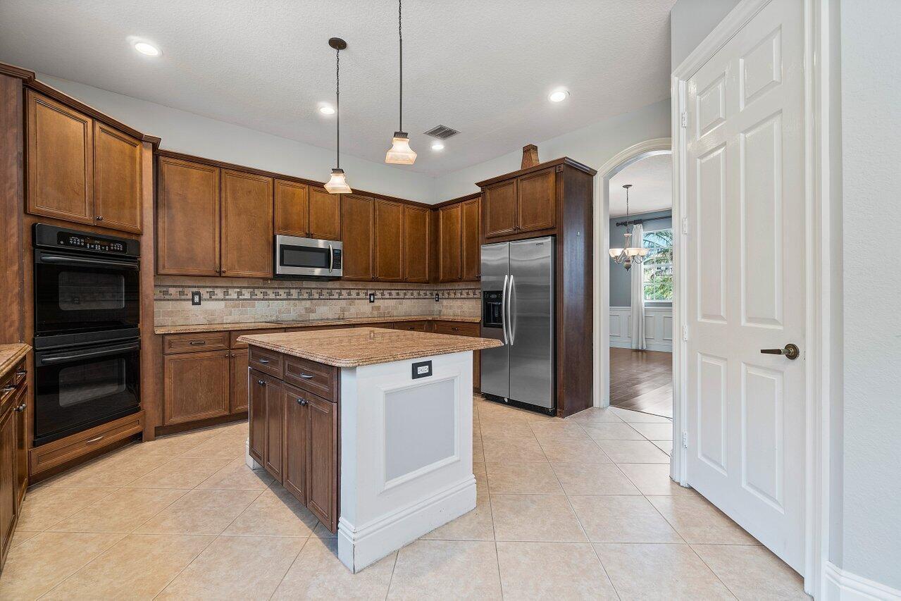 ISLES AT WELLINGTON 8 - Residential