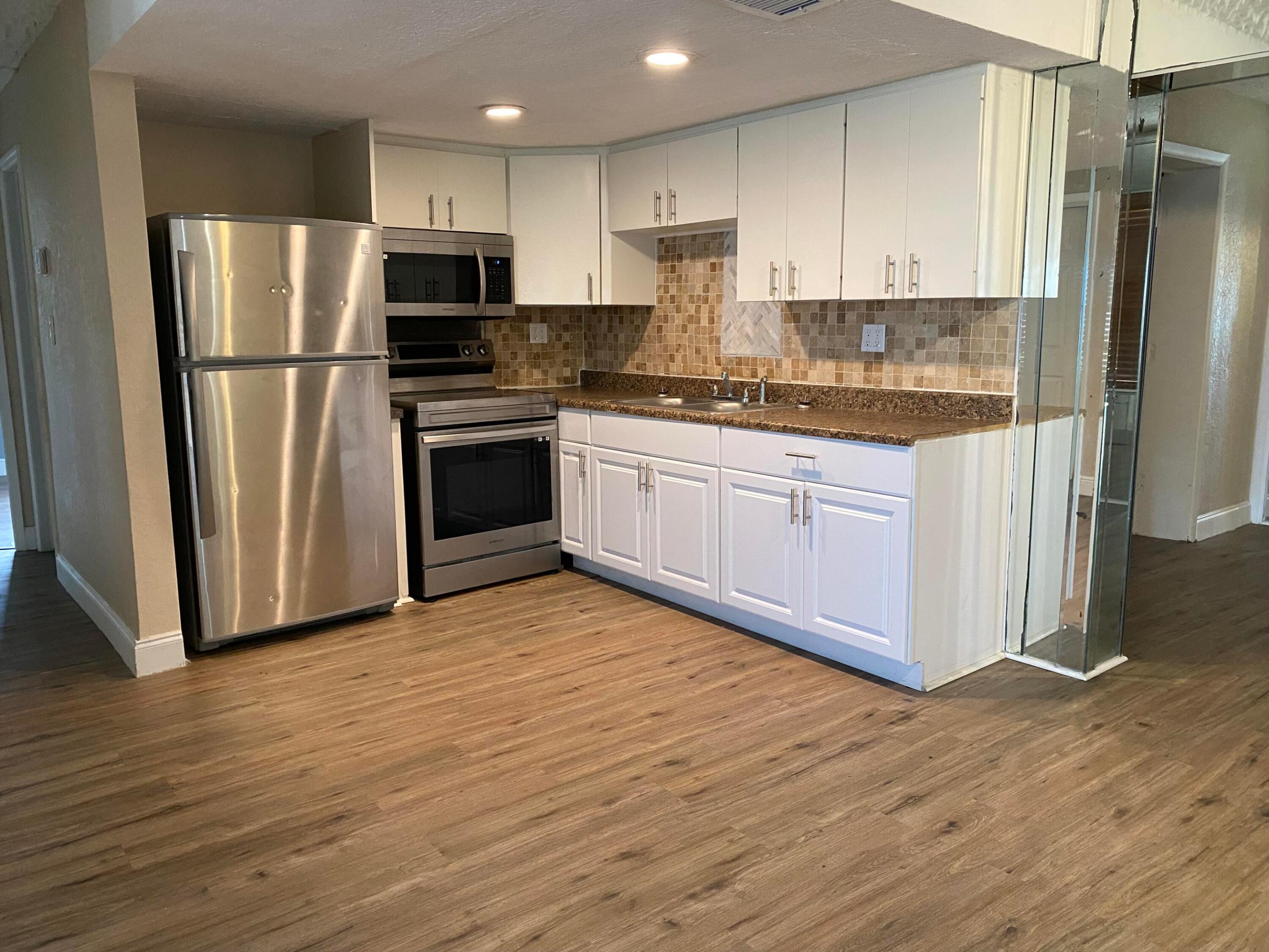 ESQUIRE LAKE ESTATES SEC 1 - Residential