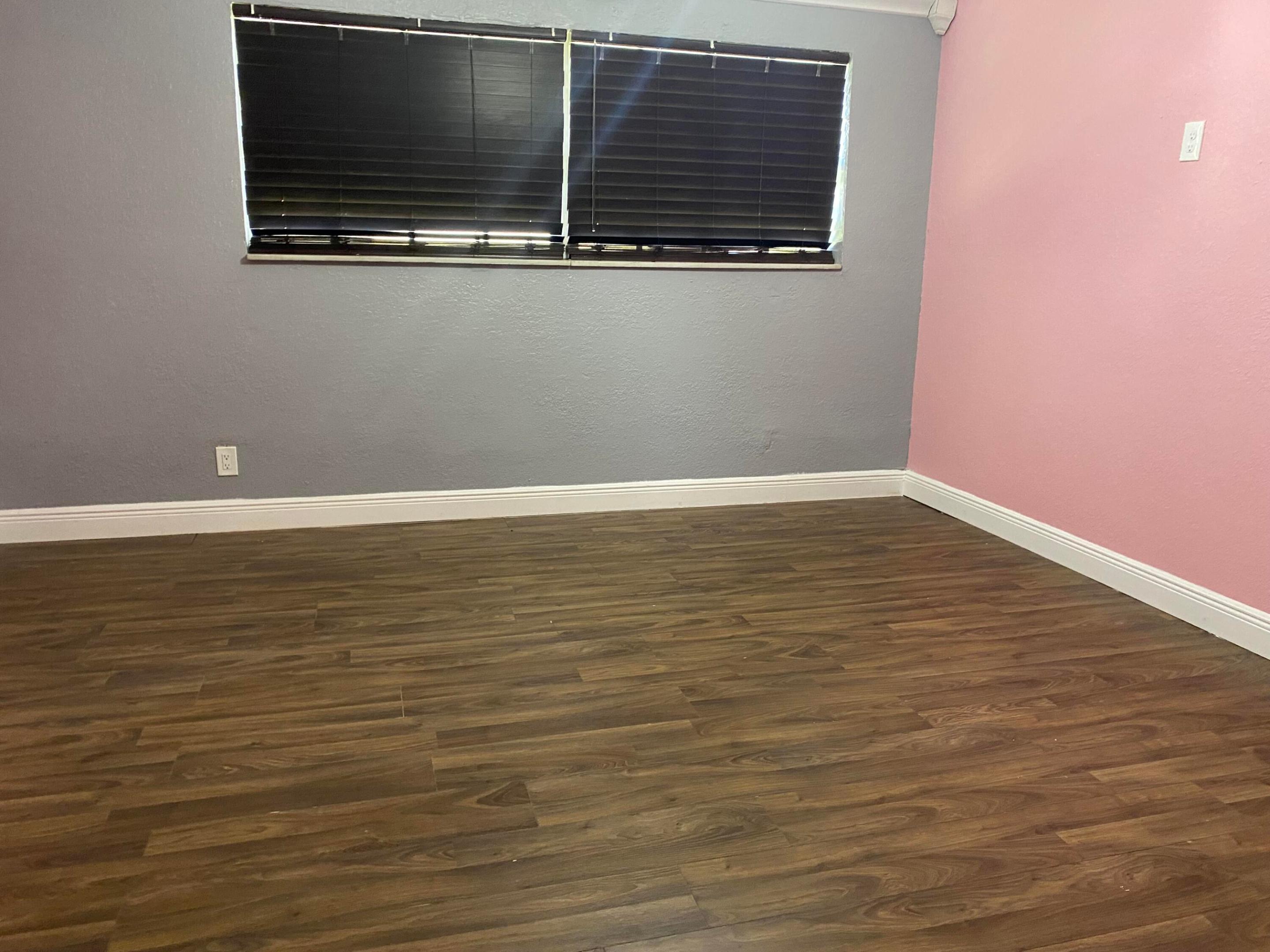 ESQUIRE LAKE ESTATES SEC 1 - Residential