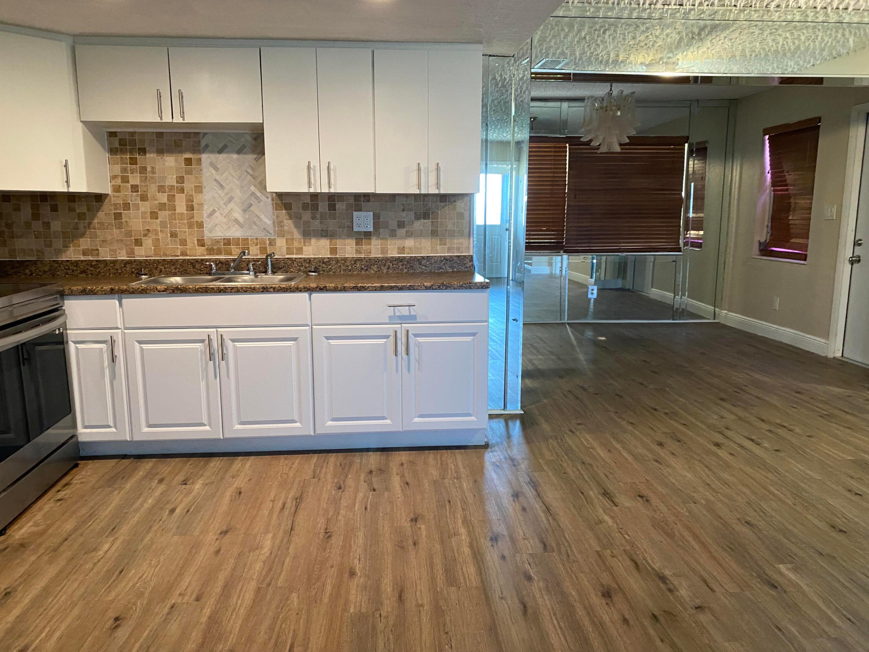 ESQUIRE LAKE ESTATES SEC 1 - Residential