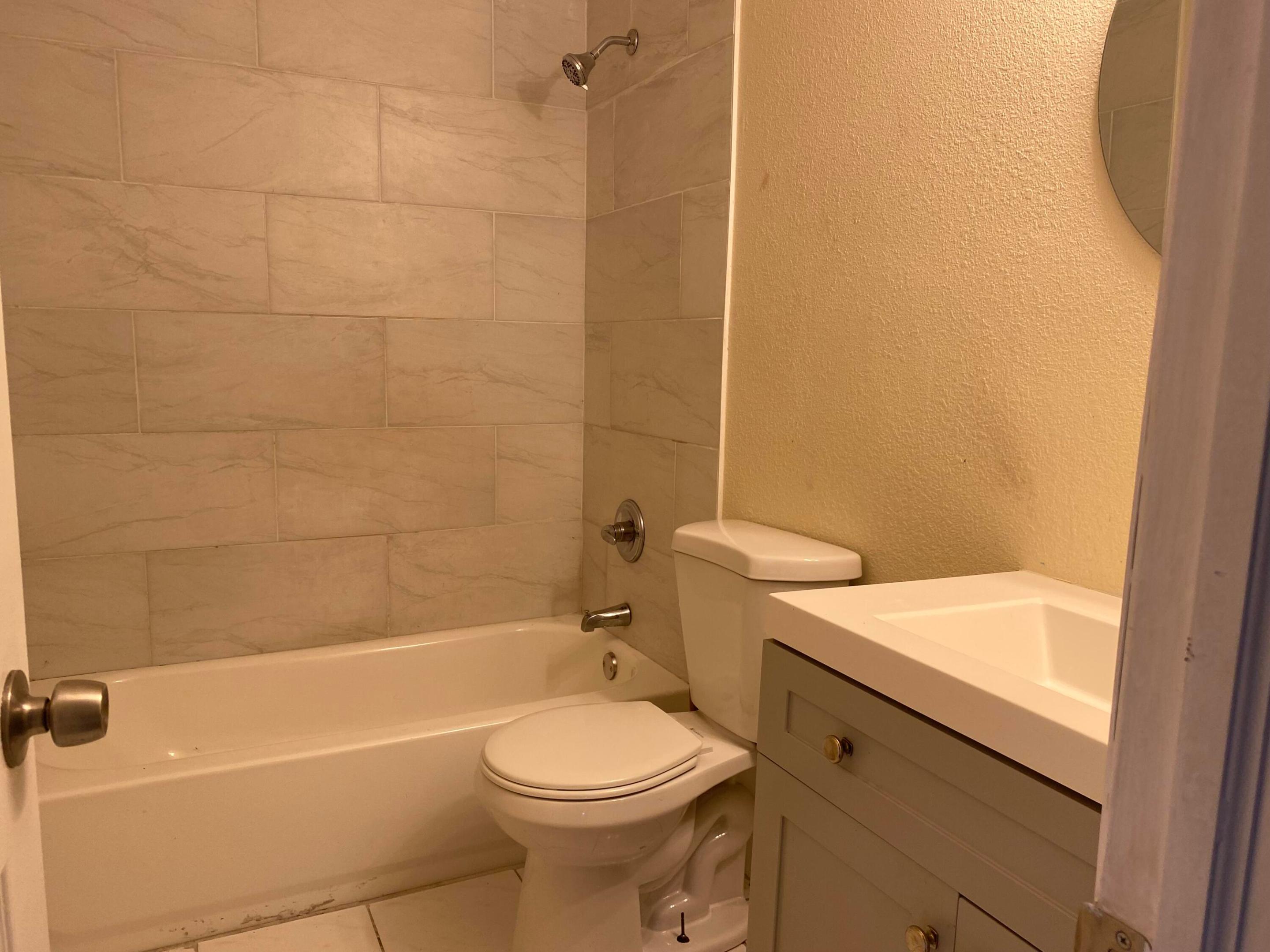 ESQUIRE LAKE ESTATES SEC 1 - Residential