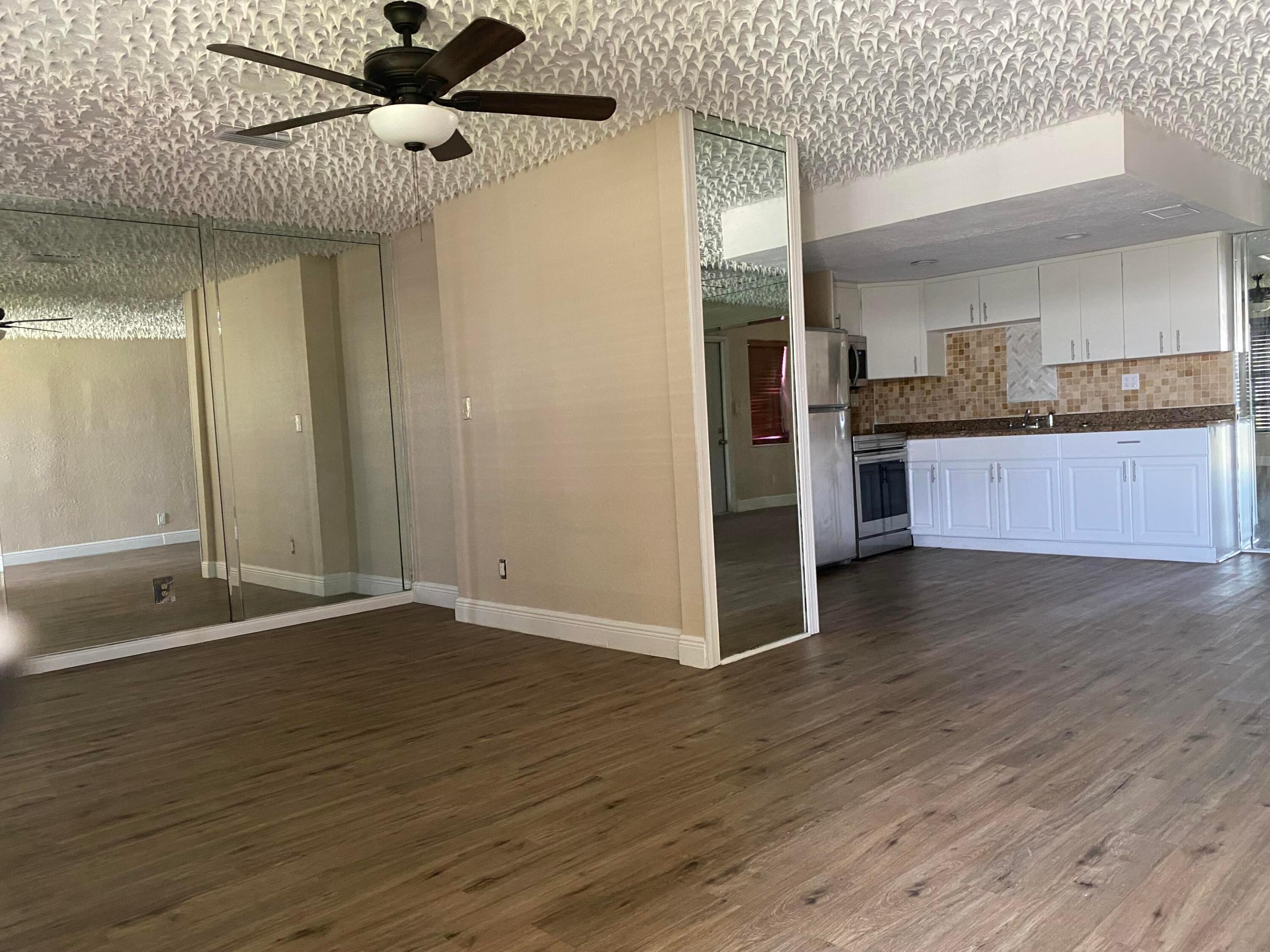 ESQUIRE LAKE ESTATES SEC 1 - Residential