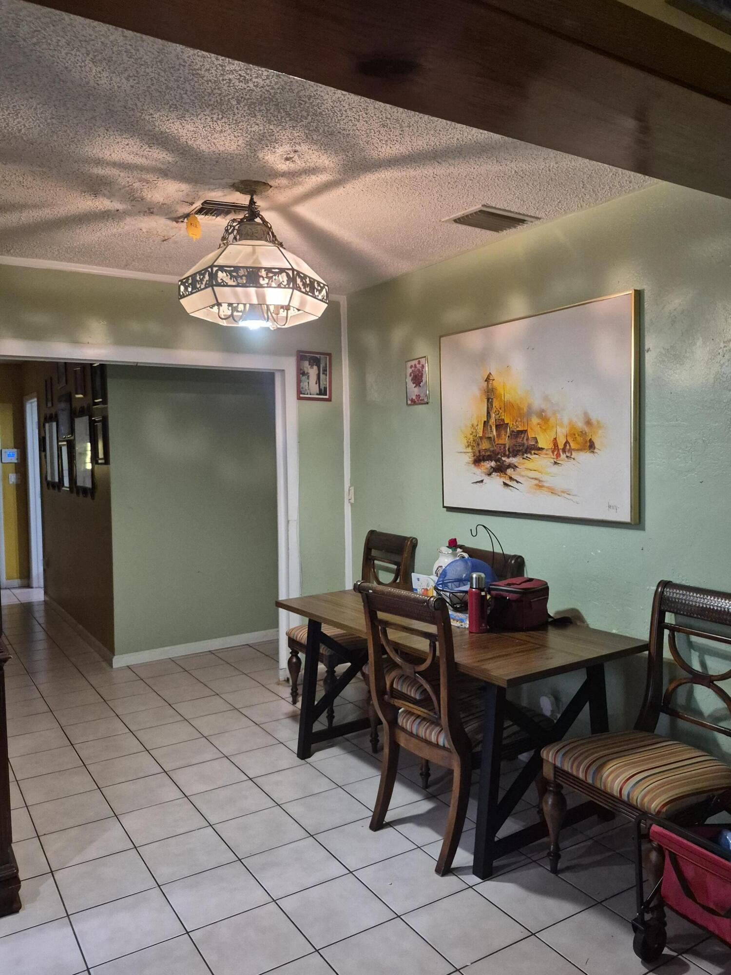 HOLLYWOOD LITTLE RANCHES - Residential