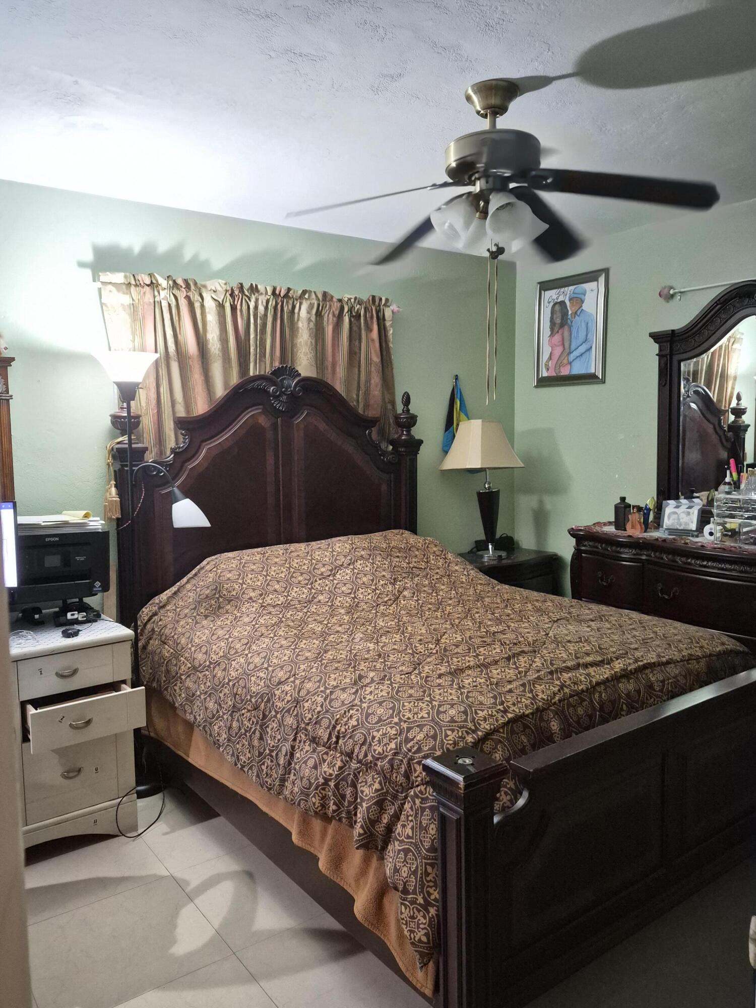 HOLLYWOOD LITTLE RANCHES - Residential