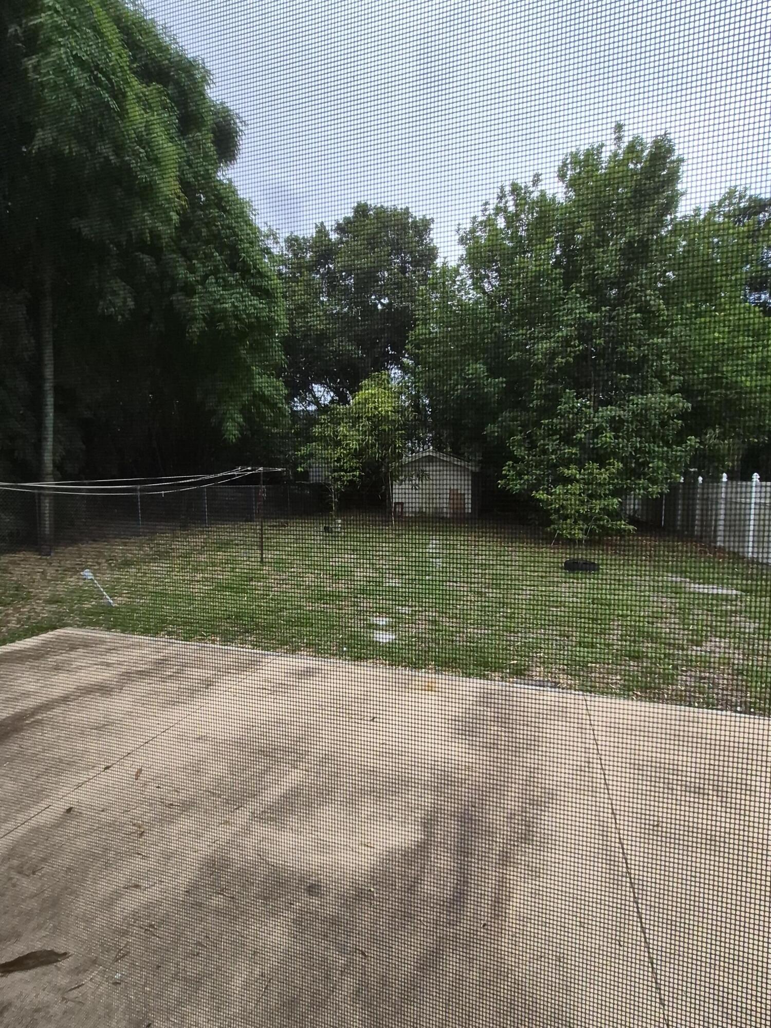 HOLLYWOOD LITTLE RANCHES - Residential