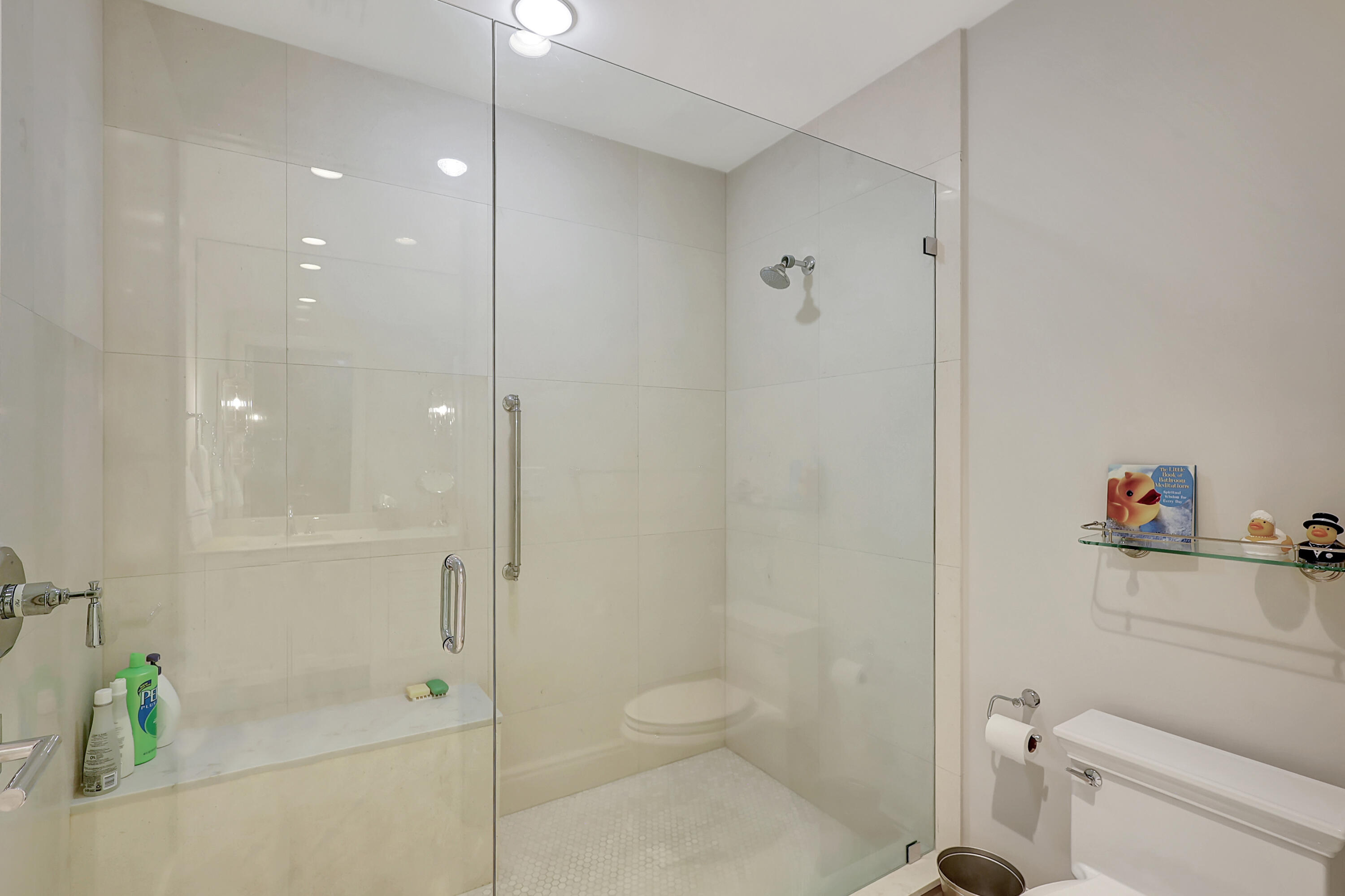 AZURE CONDO - Residential