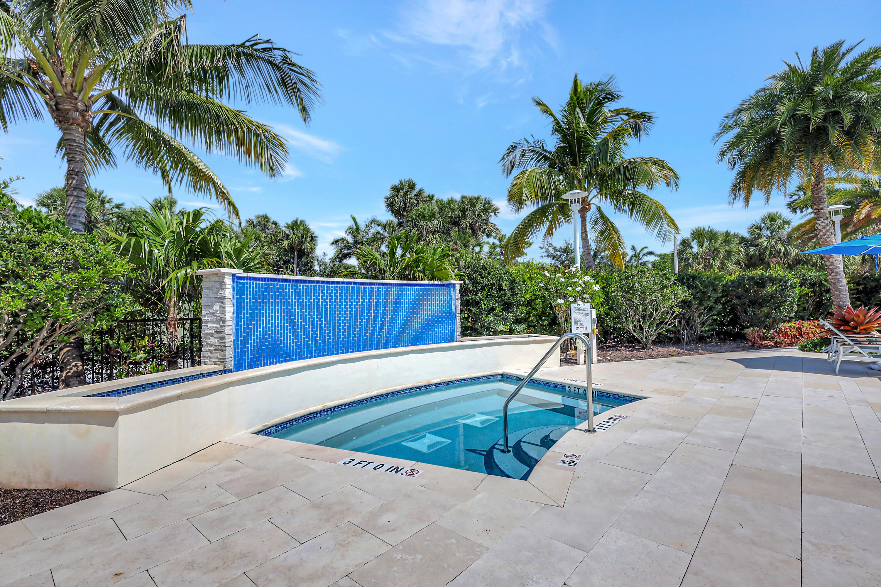 AZURE CONDO - Residential