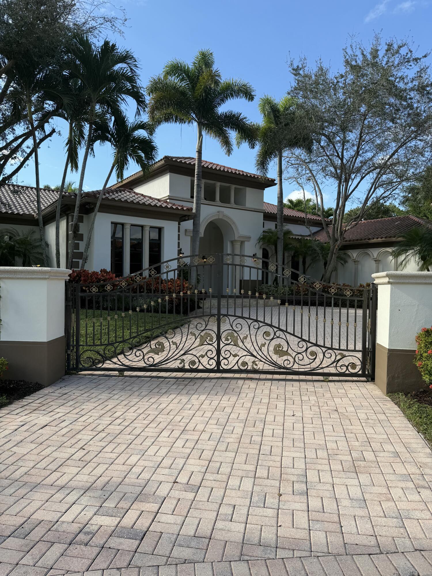 VINTAGE OAKS - Residential