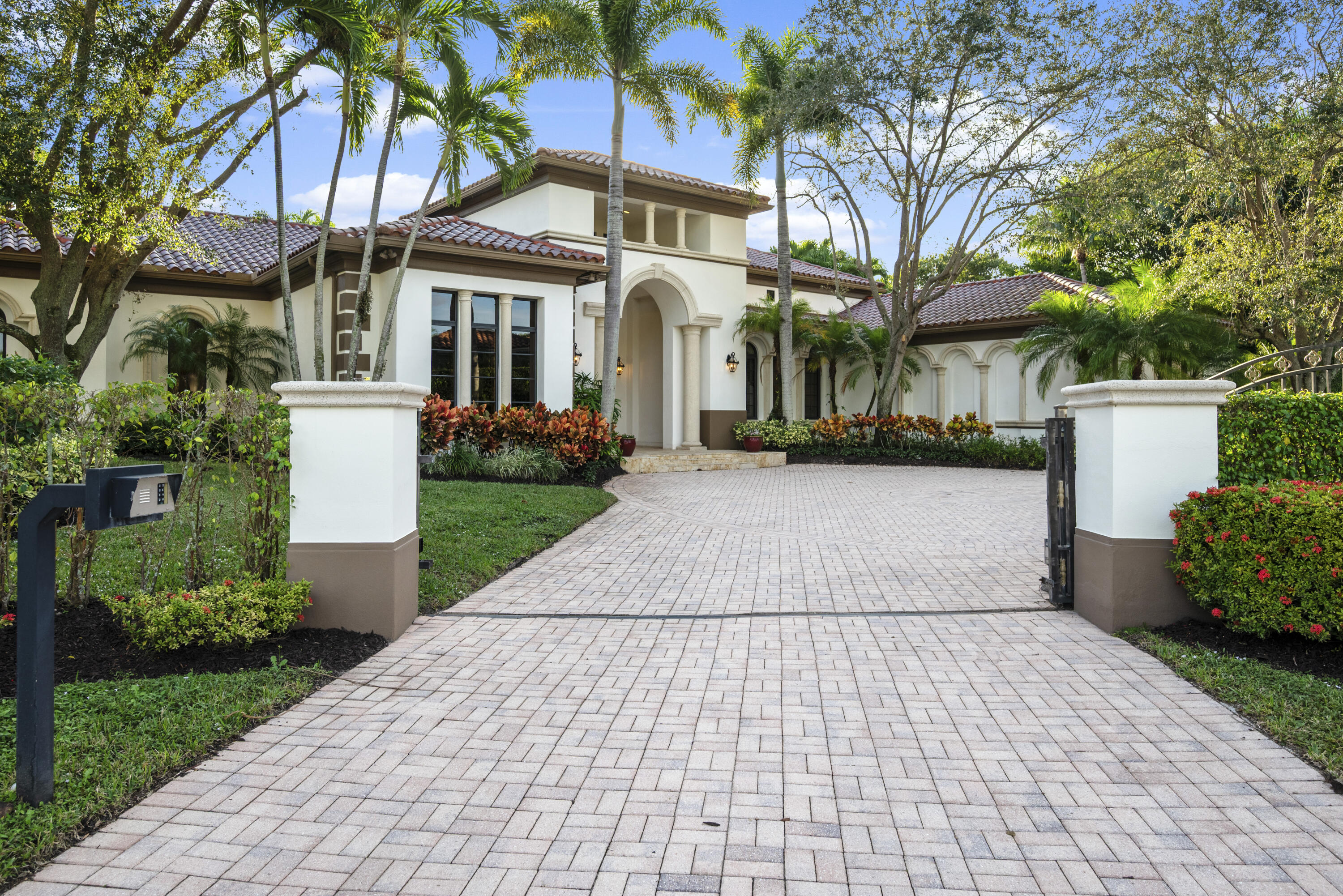 VINTAGE OAKS - Residential
