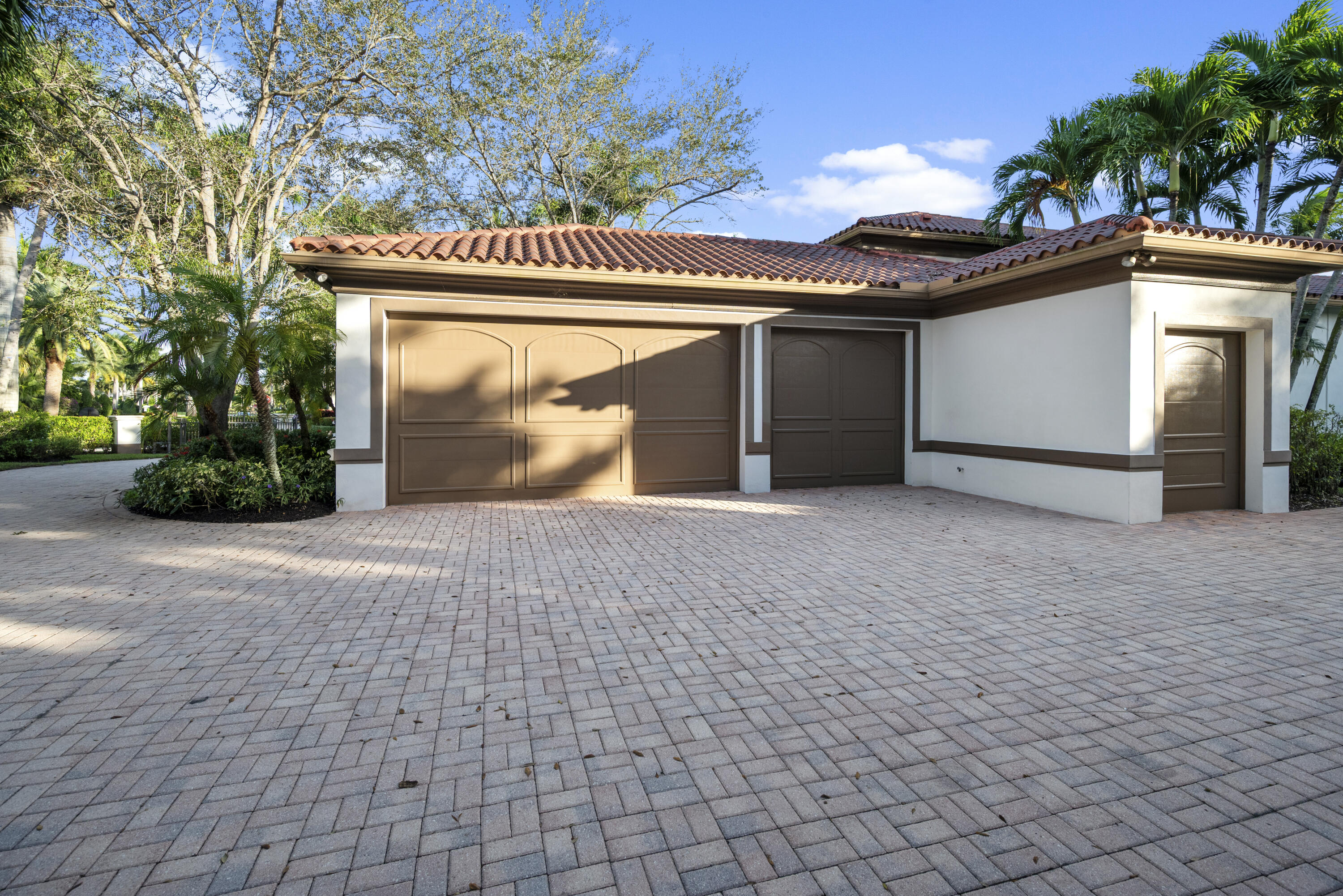 VINTAGE OAKS - Residential