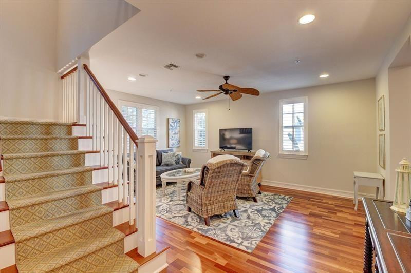 Mallory Square - Residential Lease