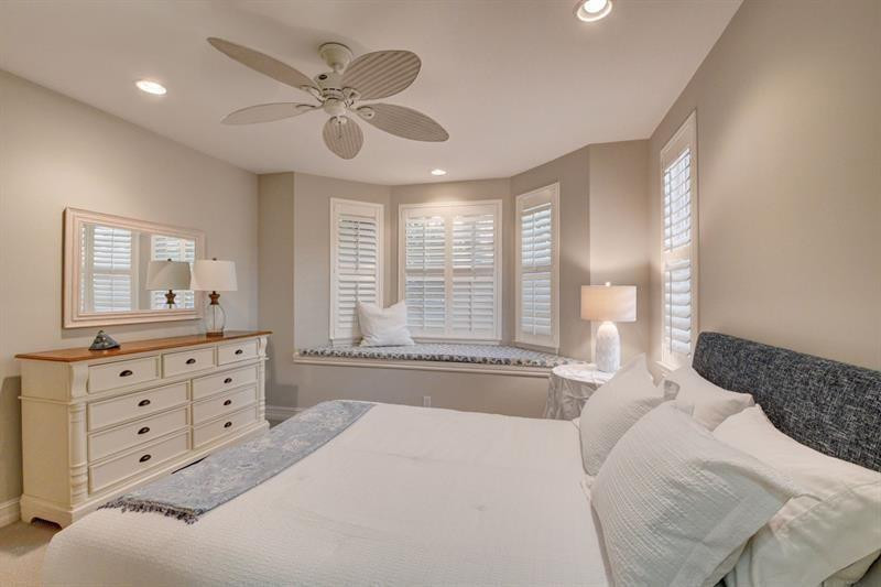 Mallory Square - Residential Lease