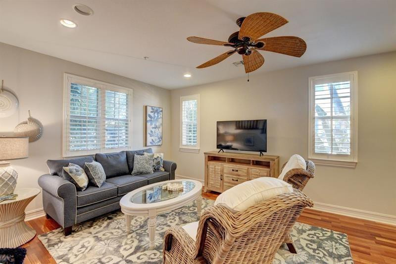 Mallory Square - Residential Lease
