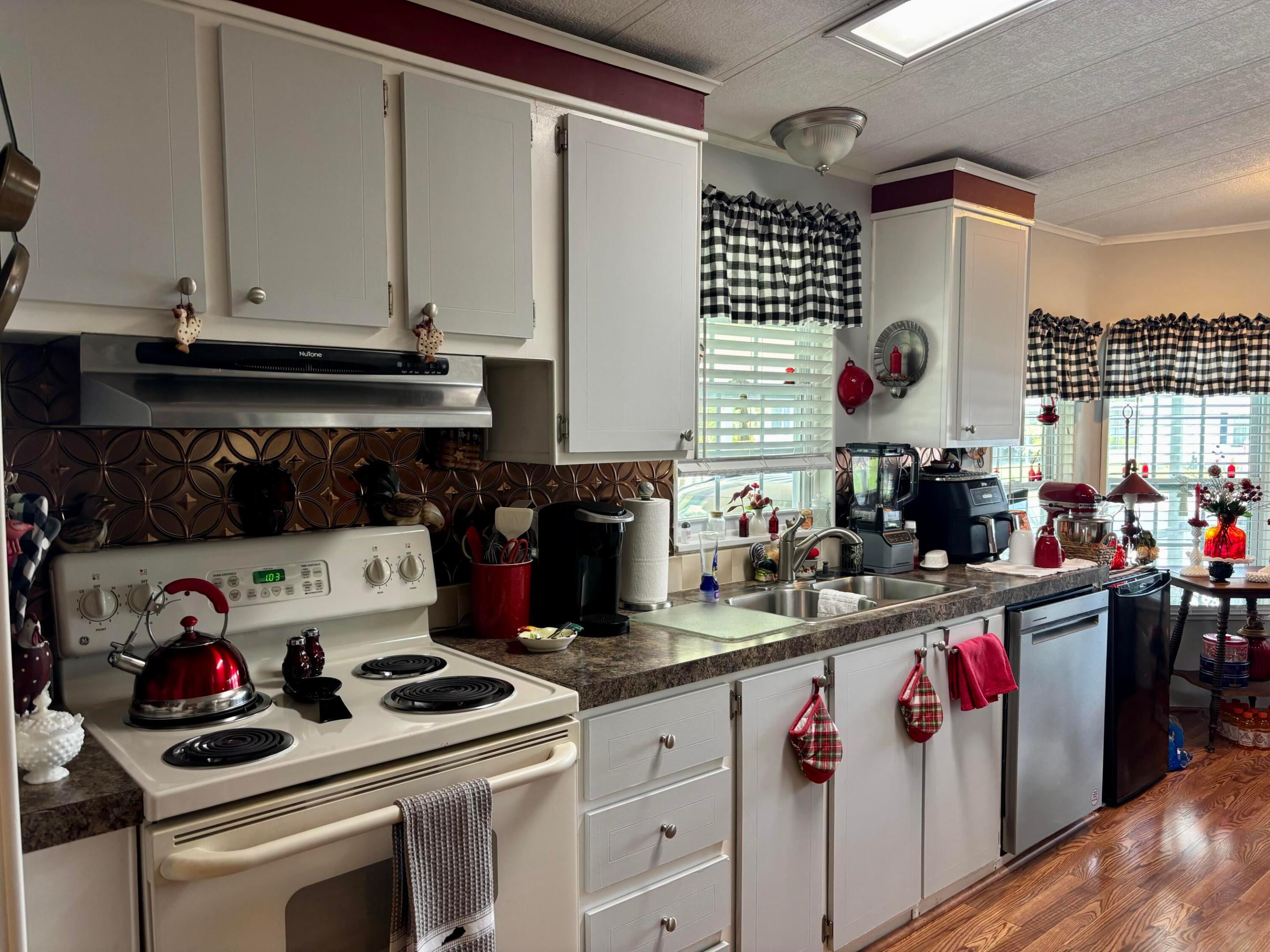 SEMINOLE COVE CONDOMINIUM - Residential