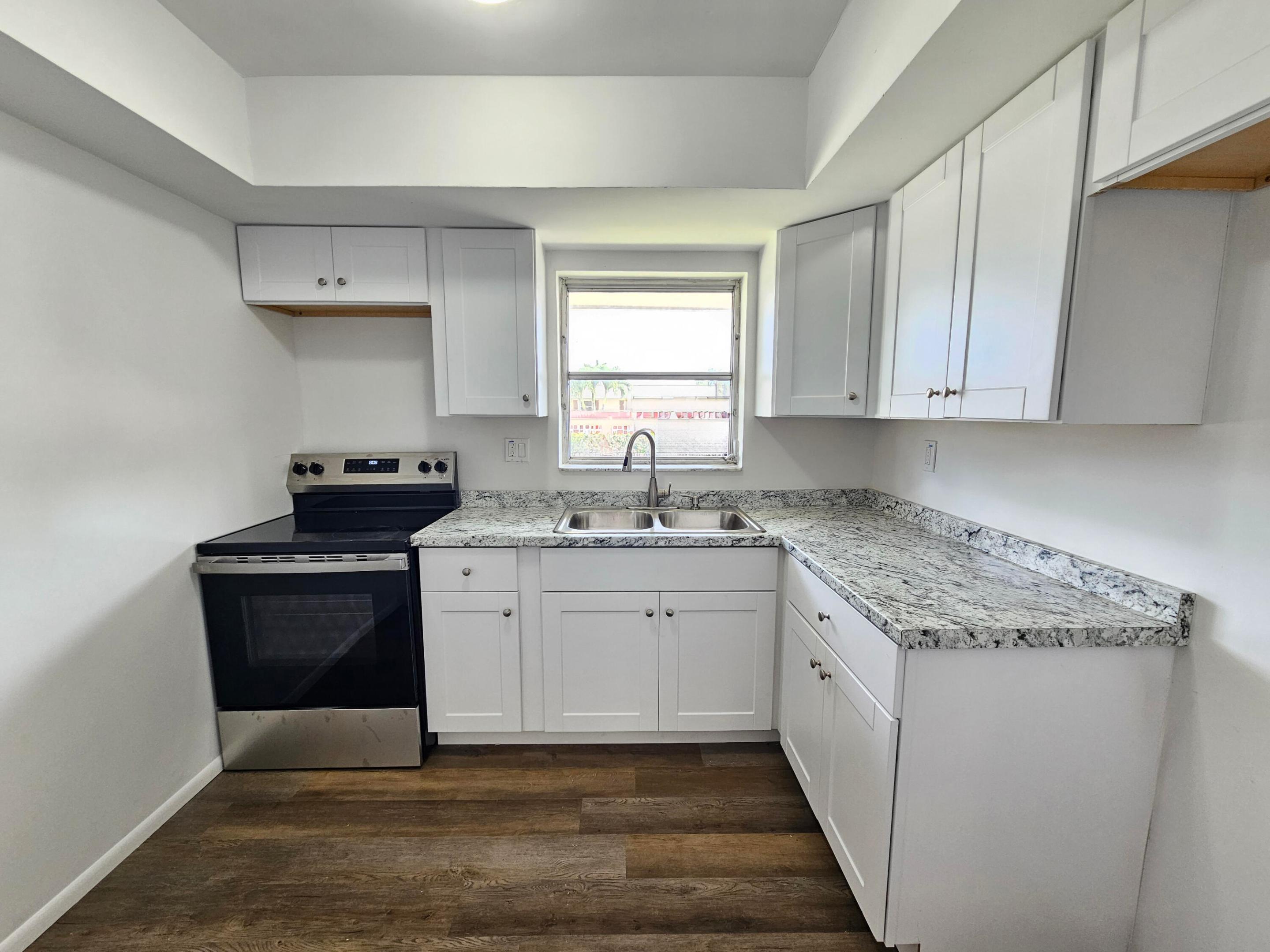 CRESTHAVEN VILLAS CONDO 26 - Residential