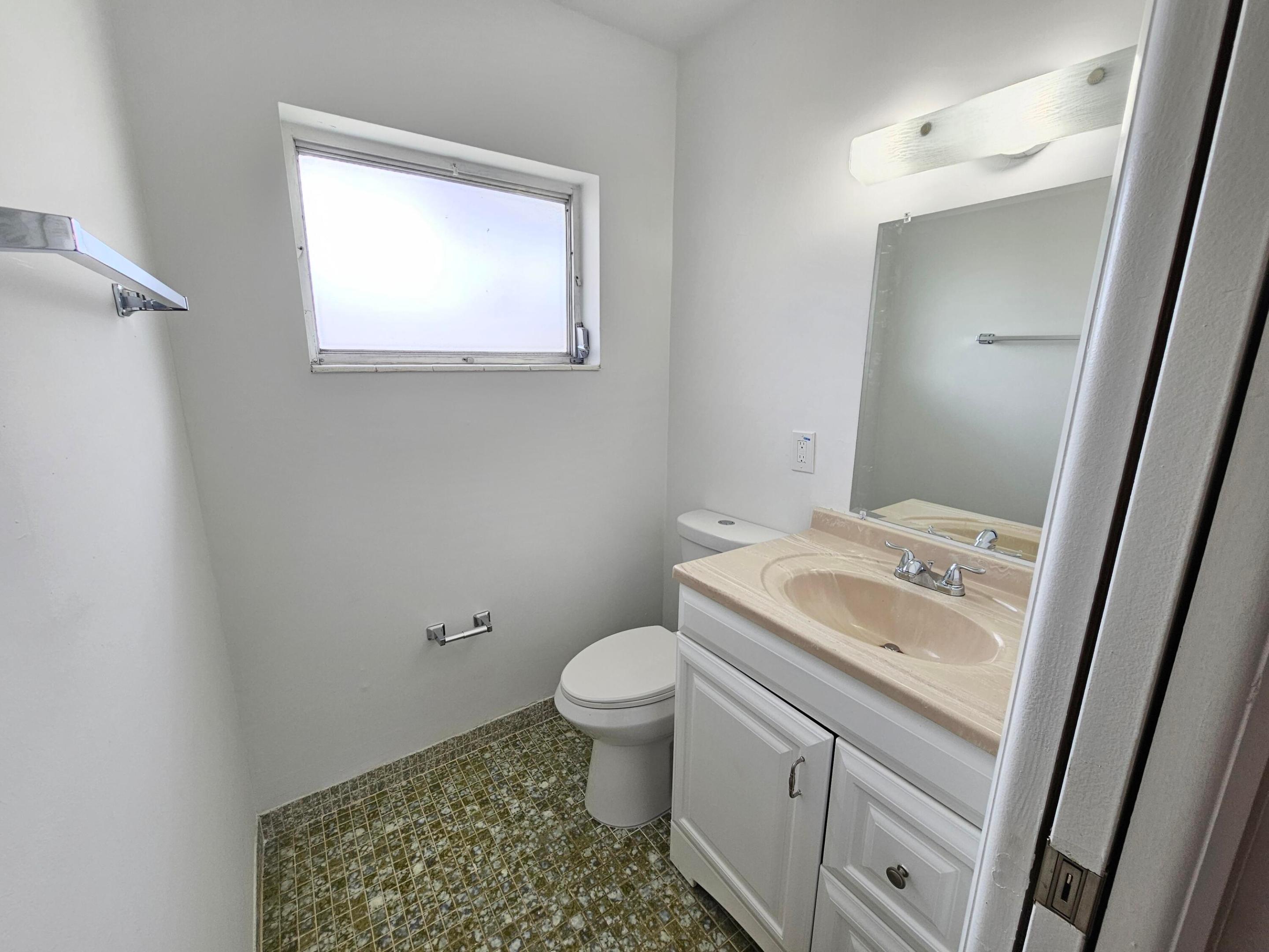 CRESTHAVEN VILLAS CONDO 26 - Residential