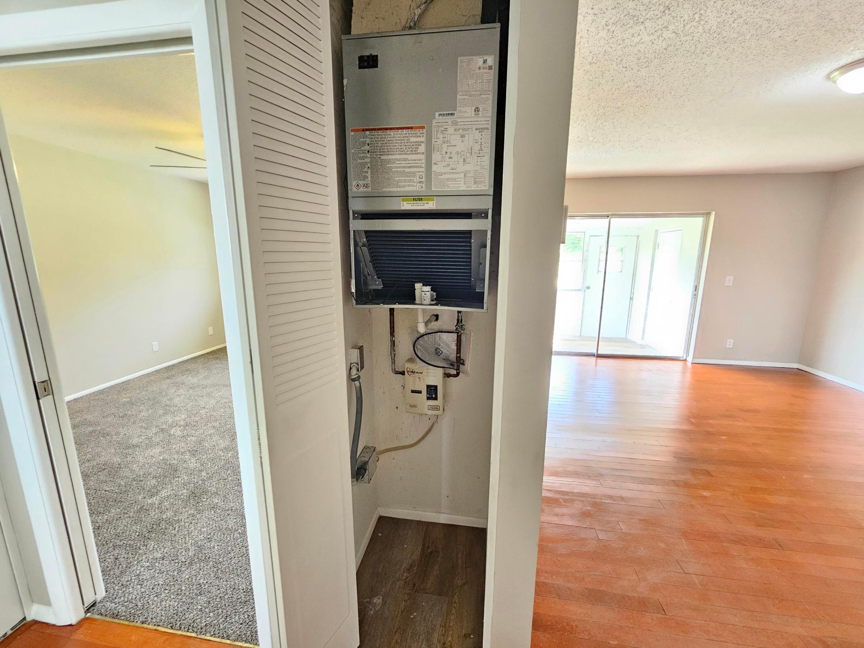 CRESTHAVEN VILLAS CONDO 26 - Residential