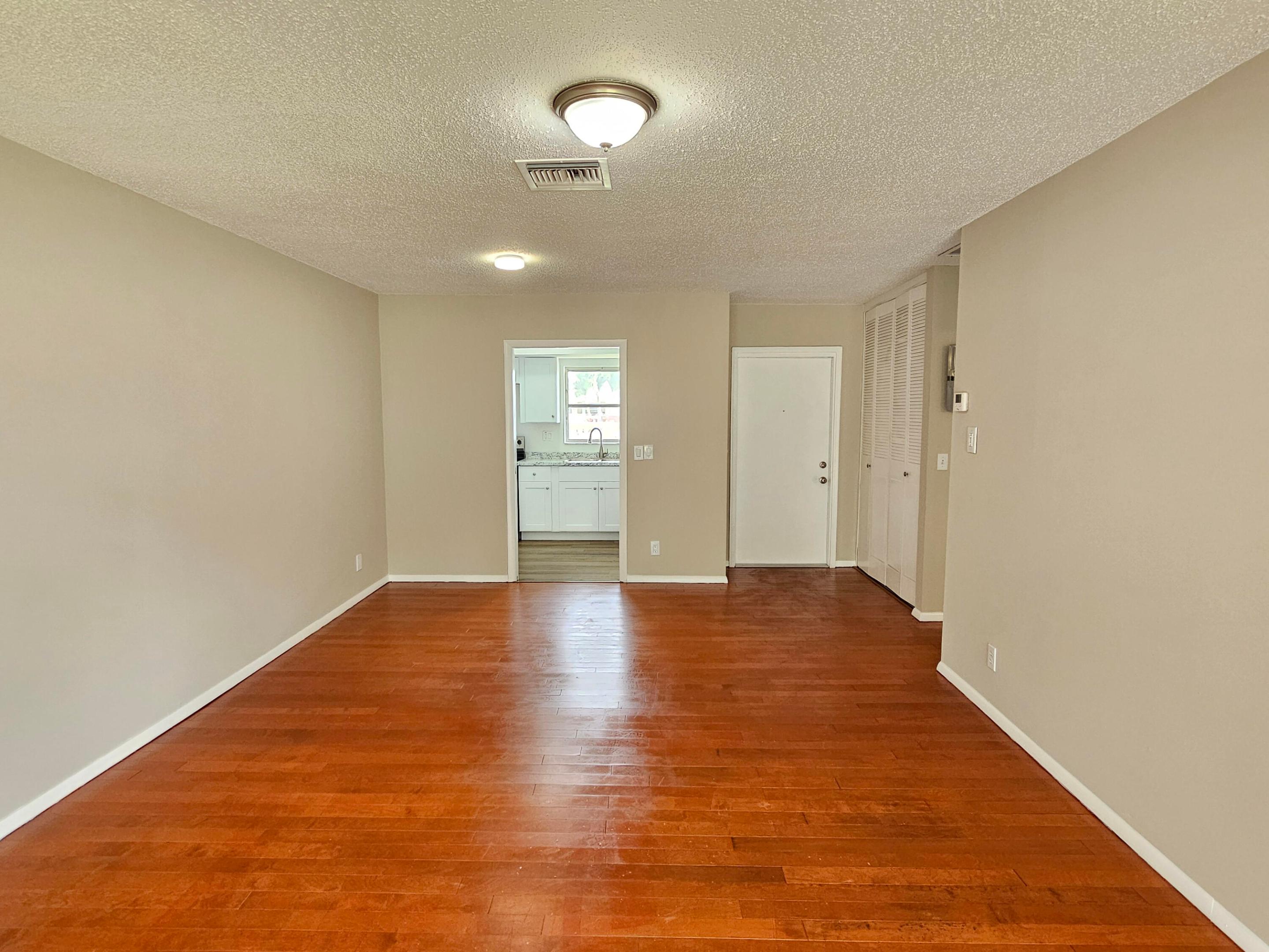 CRESTHAVEN VILLAS CONDO 26 - Residential