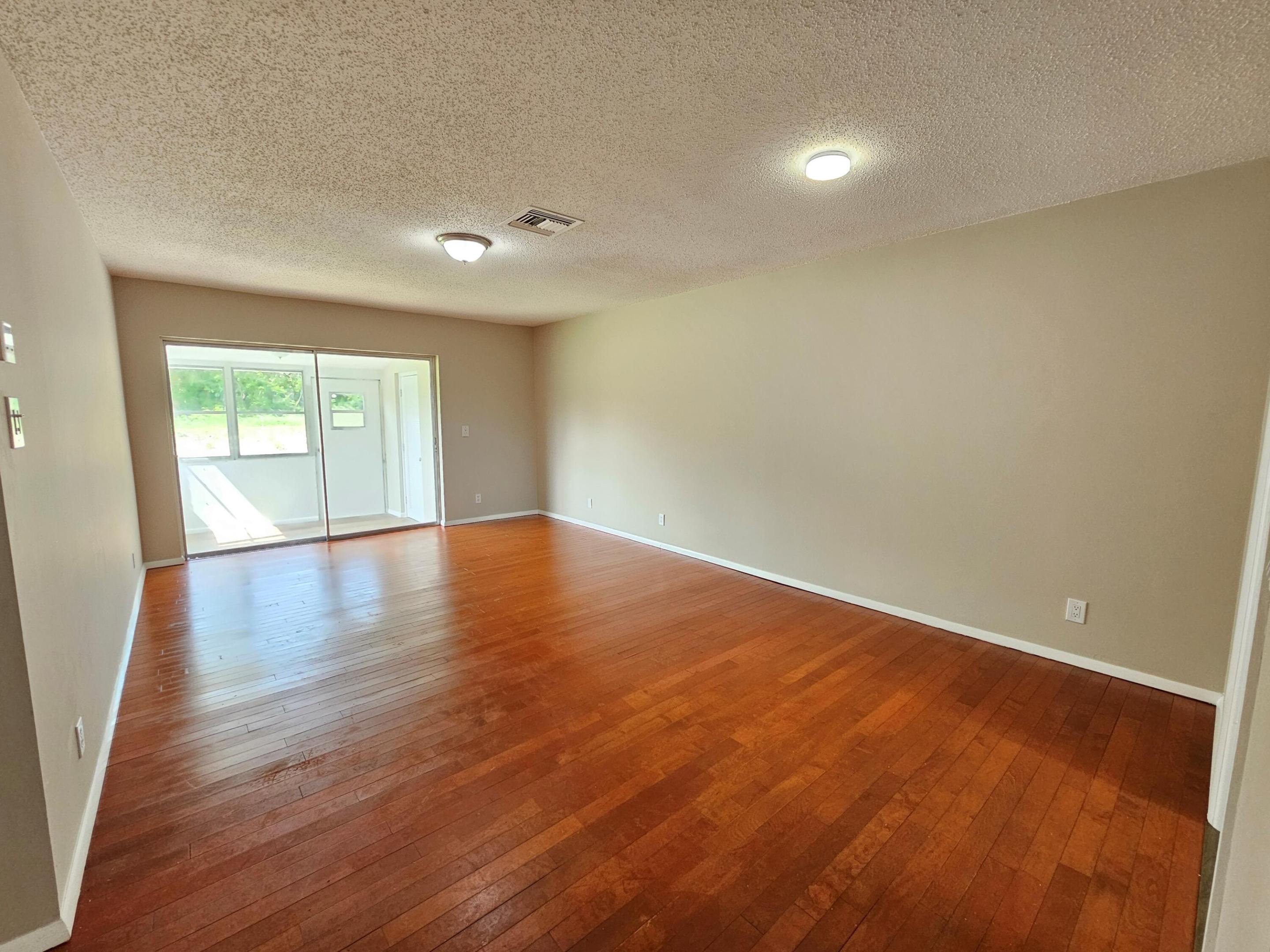 CRESTHAVEN VILLAS CONDO 26 - Residential