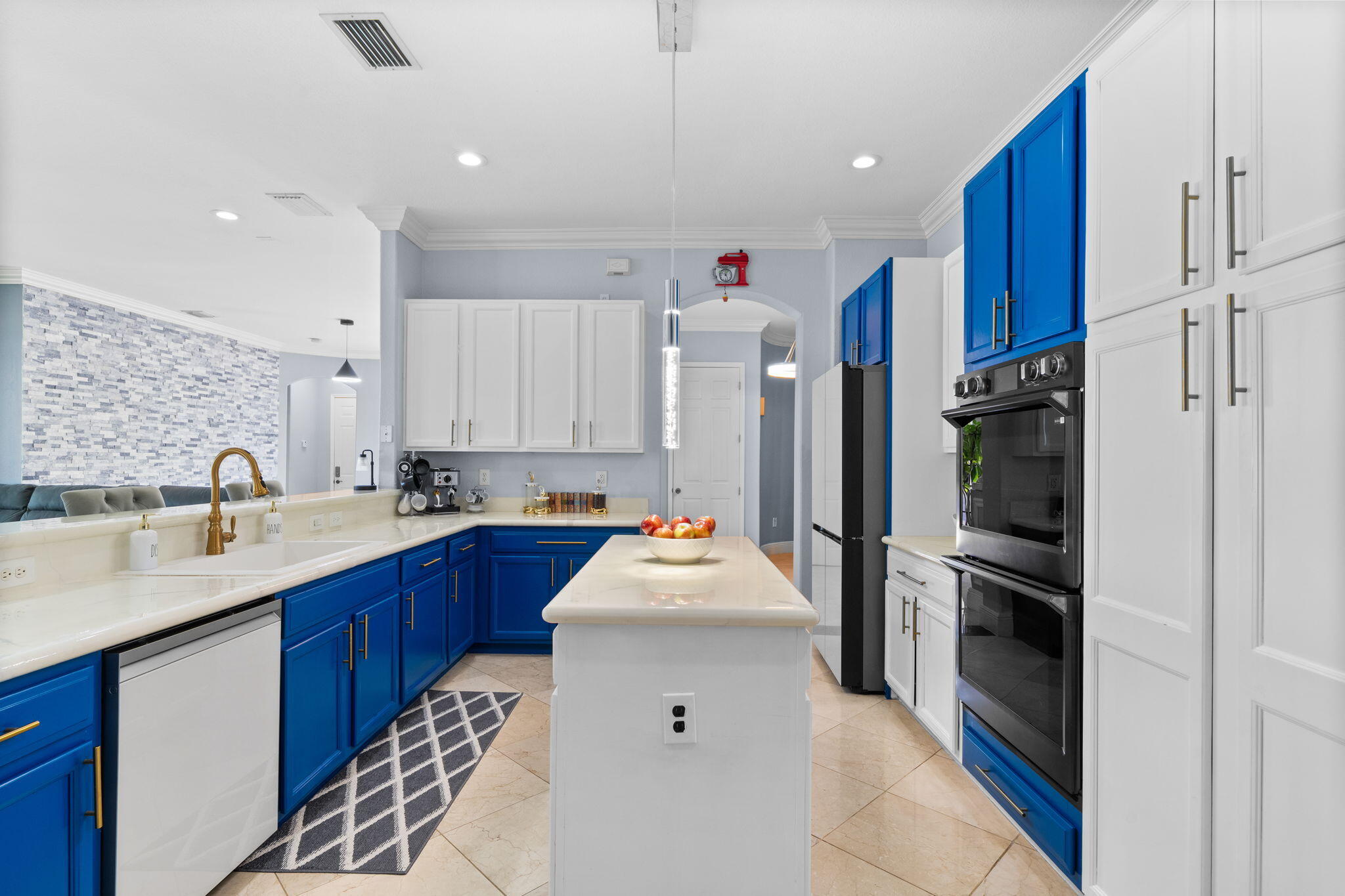HARBOUR LAKES ESTATES - Residential