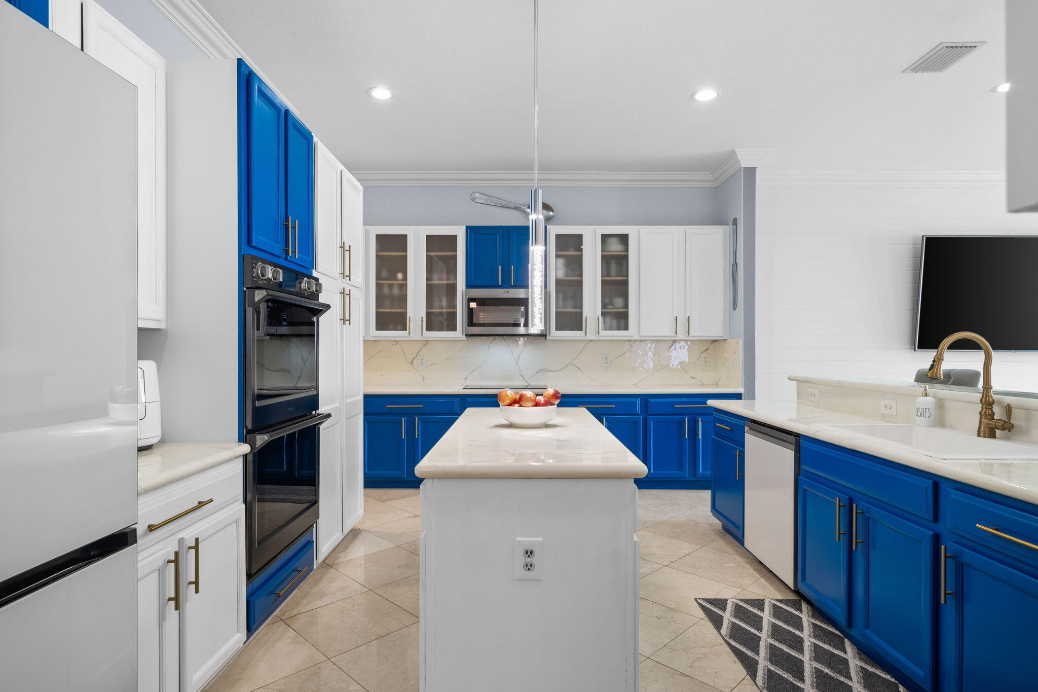 HARBOUR LAKES ESTATES - Residential