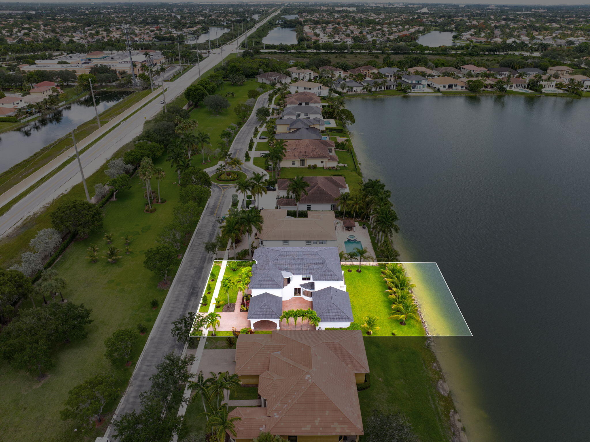 HARBOUR LAKES ESTATES - Residential