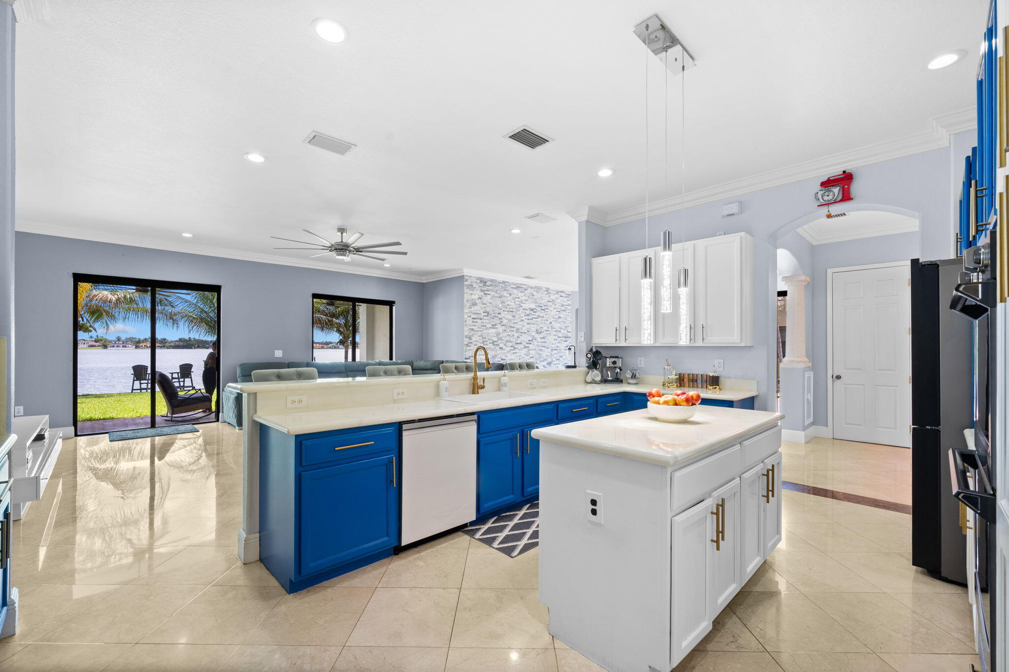 HARBOUR LAKES ESTATES - Residential