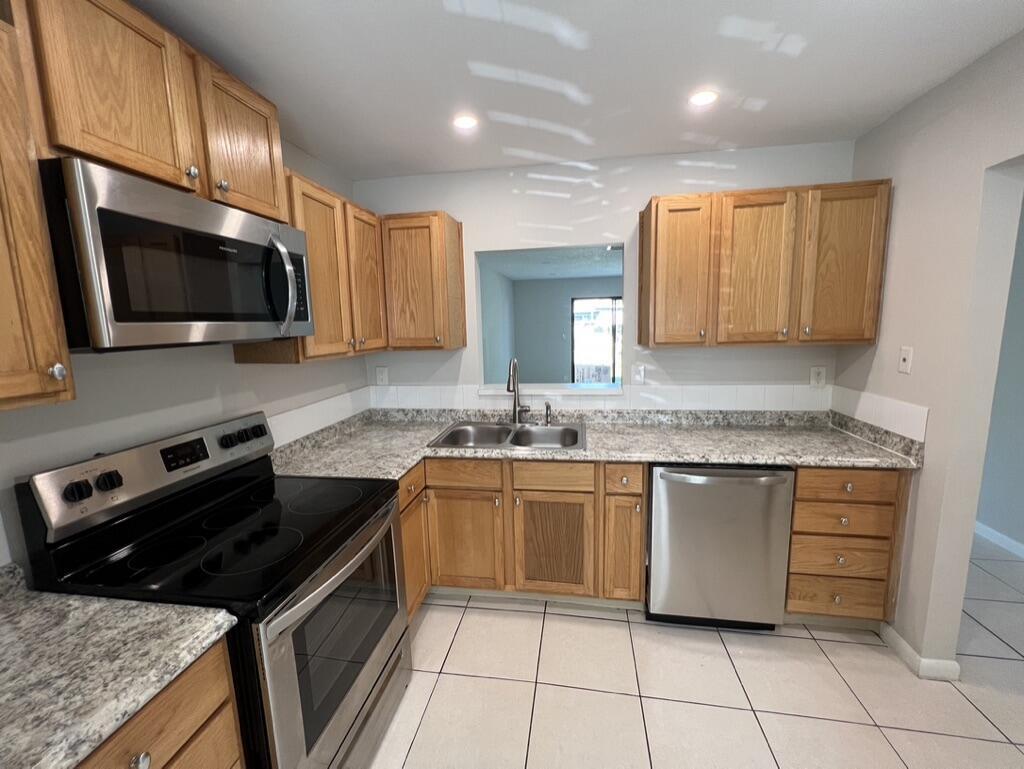 CHATHAM HILLS - Residential Lease
