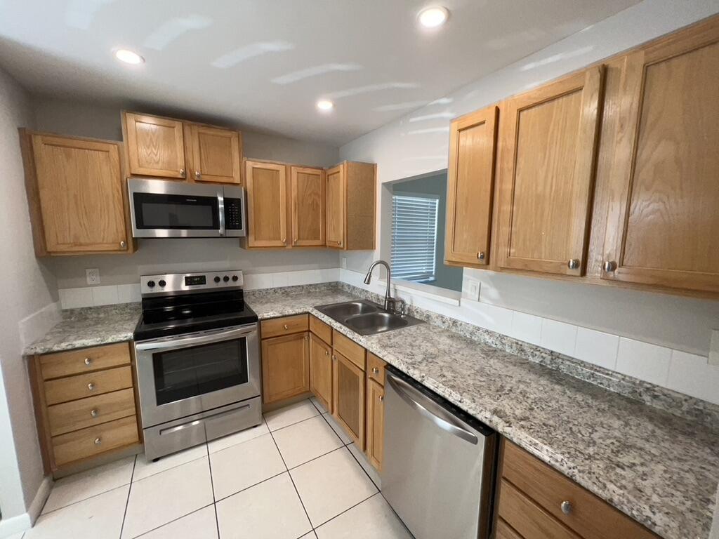 CHATHAM HILLS - Residential Lease