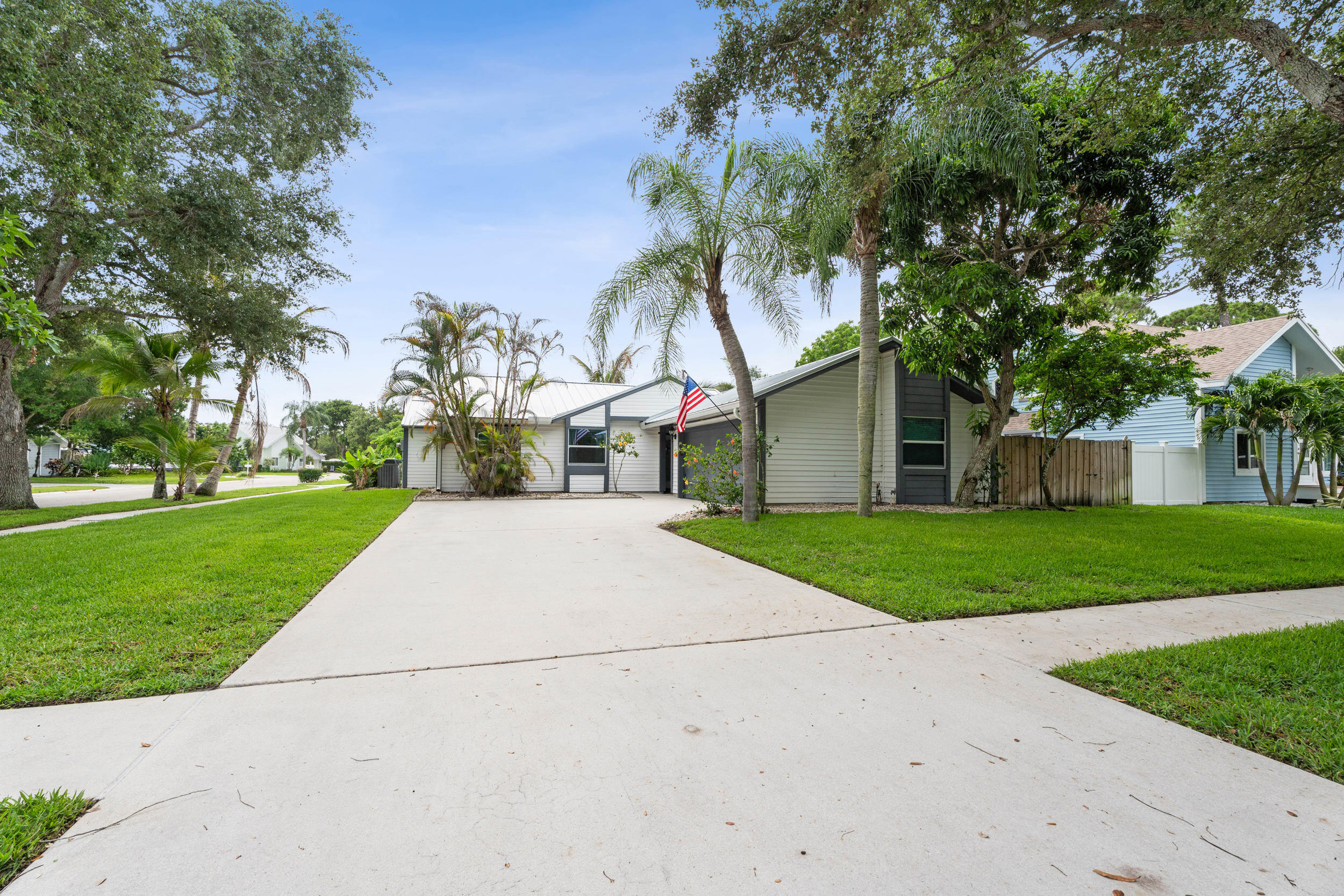 JUPITER LANDINGS - Residential