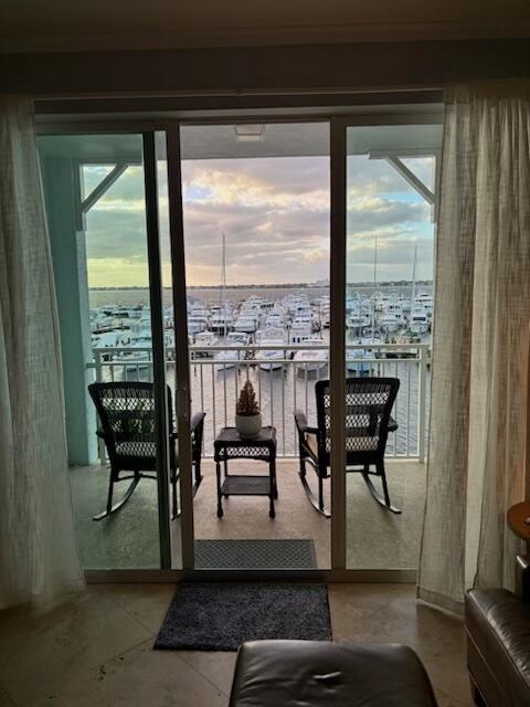 HARBORAGE YACHT CONDO - Residential Lease