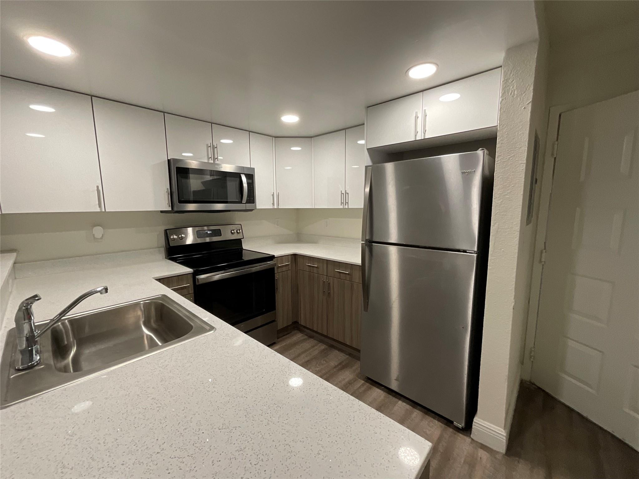 *$99 DEPOSIT (w.a.c) *FAST AND EASY MOVE IN *Great layout with a huge walk in closet and very spacious living room. Aventura Harbor is now leasing recently renovated one and two bedroom residences featuring huge living spaces, oversized bedrooms and tons of closet space. If you're looking for a sunny, spacious and well-appointed apartment home, resort-style amenities and beautifully maintained grounds, look no further. Aventura Harbor offers all these lifestyle choices plus effortless expressway convenience and the peace of mind of gated community living. Plus, you'll enjoy easy access to unbeatable shopping, dining and nightlife.