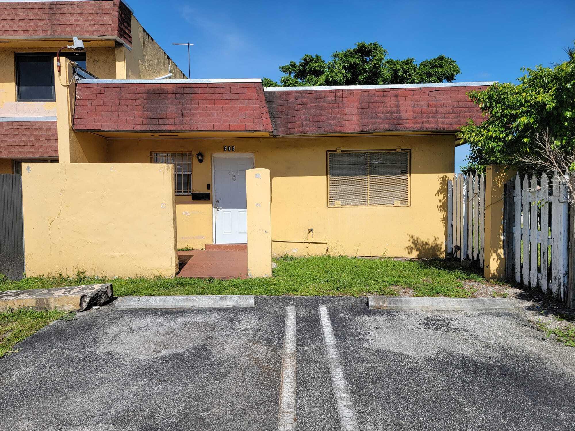 CLOVERLEAF GARDENS SEC TWO - Residential