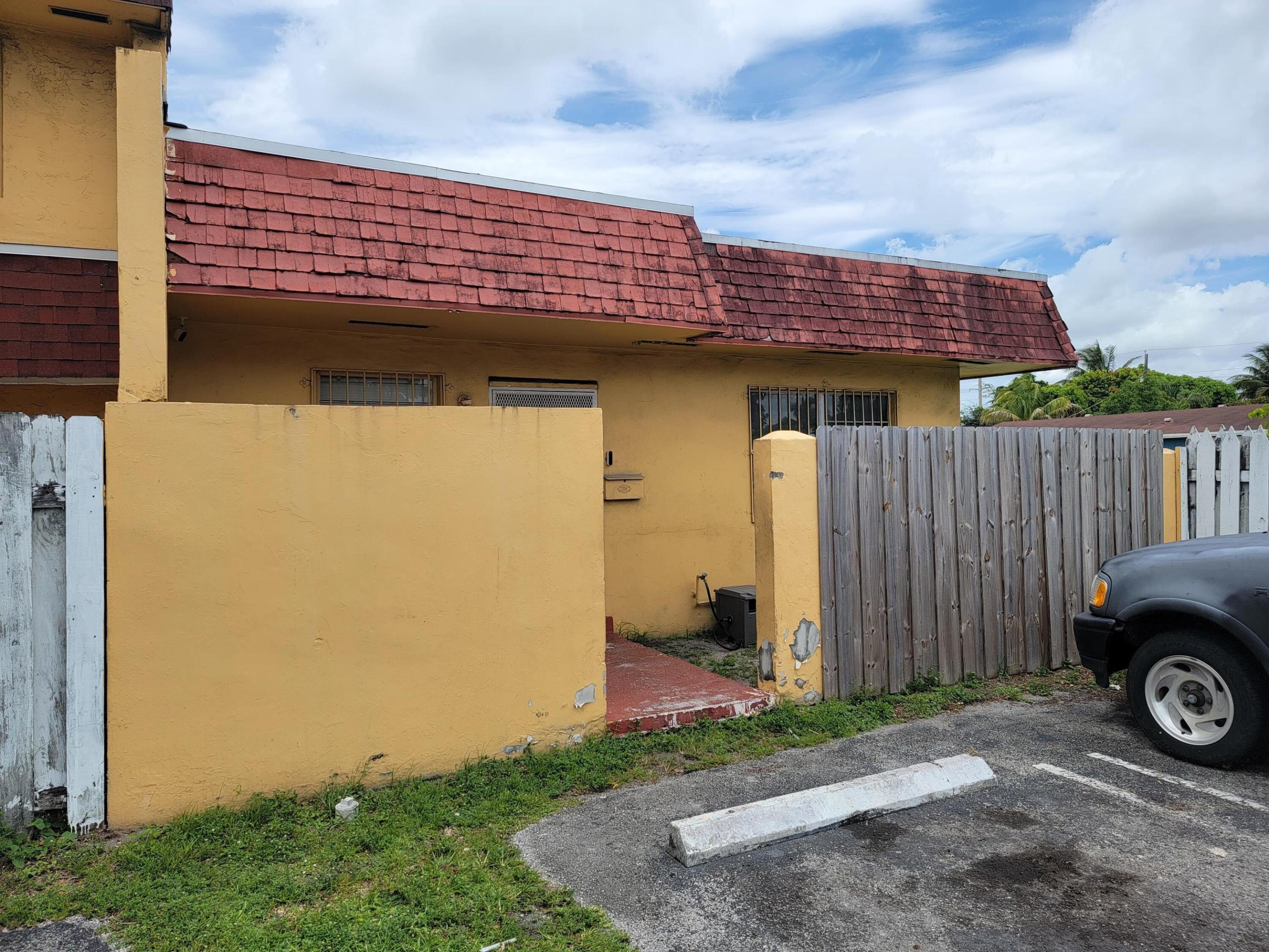CLOVERLEAF GARDENS SEC TWO - Residential