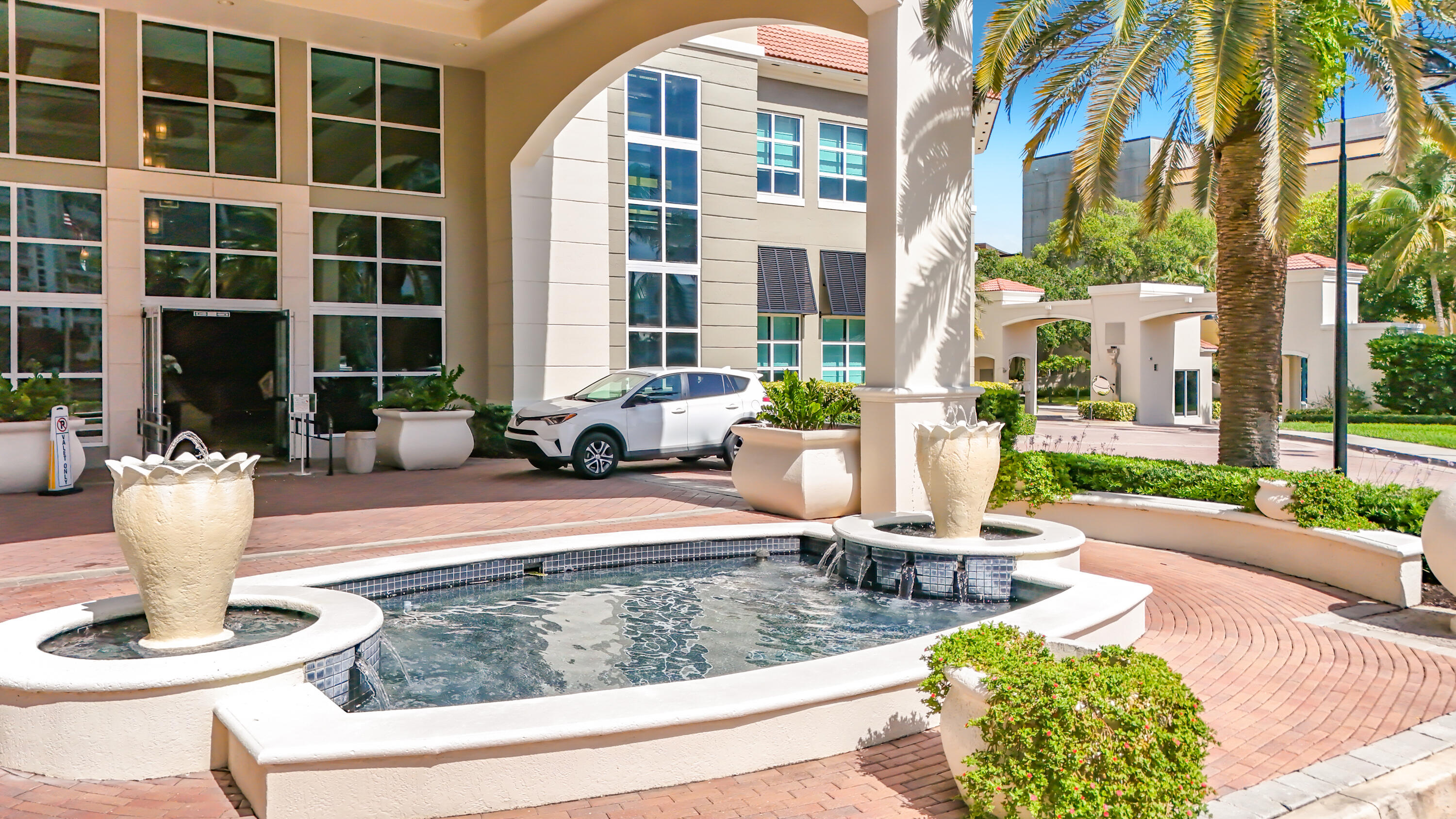 SYMPHONY NORTH CONDO - Residential Lease