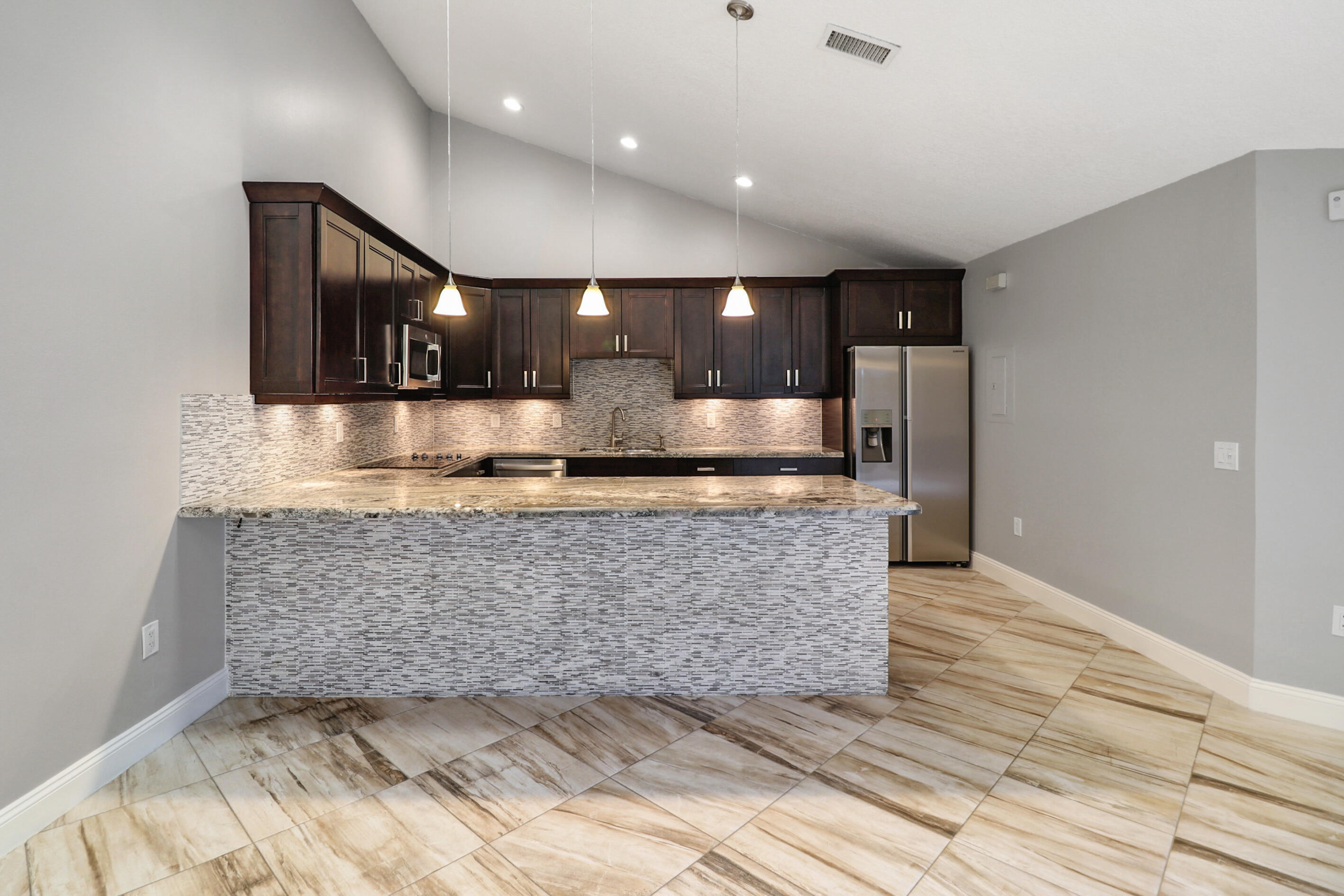 BOCA GARDENS - Residential Lease