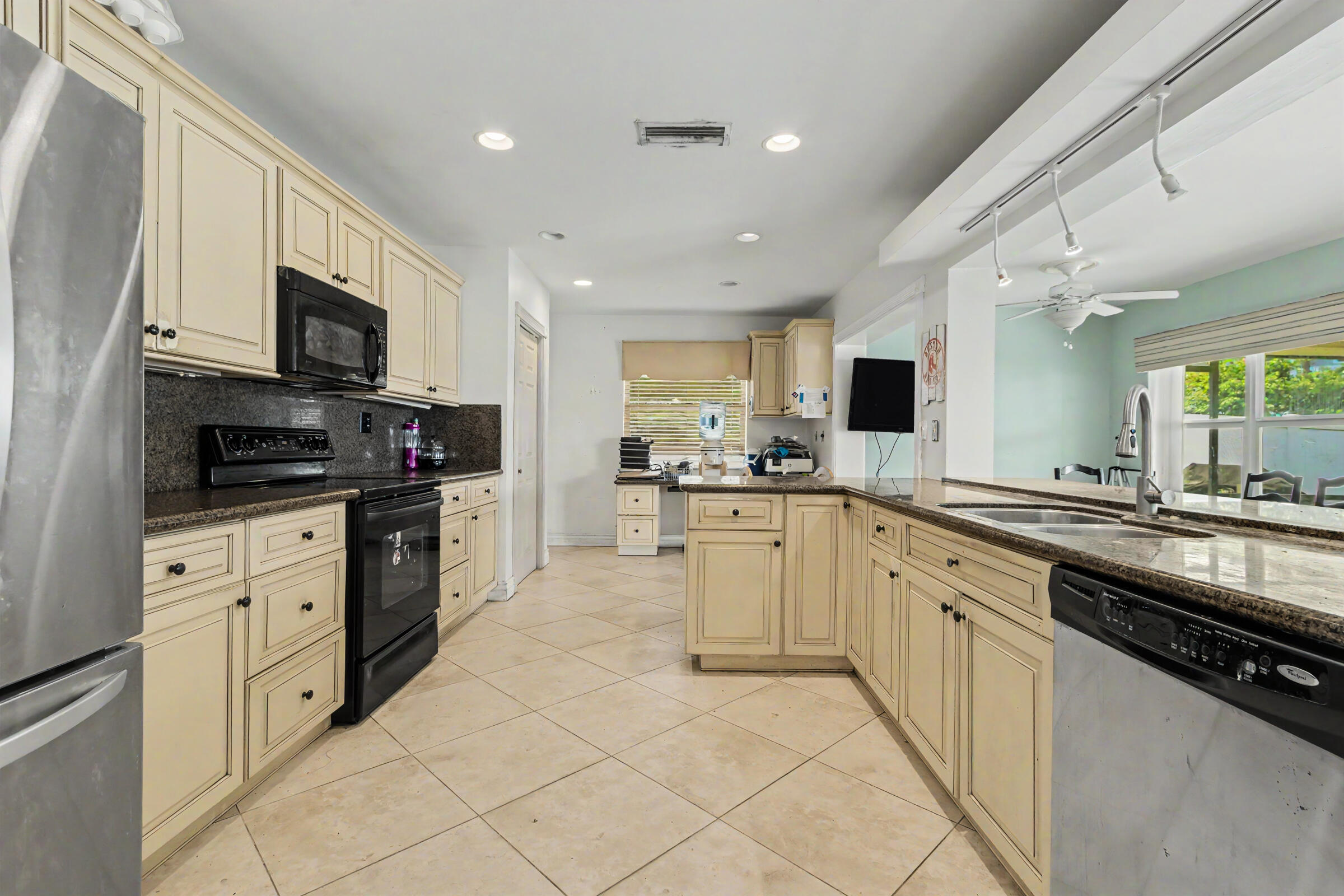 HOLLYWOOD HEIGHTS ADD SEC FOUR - Residential