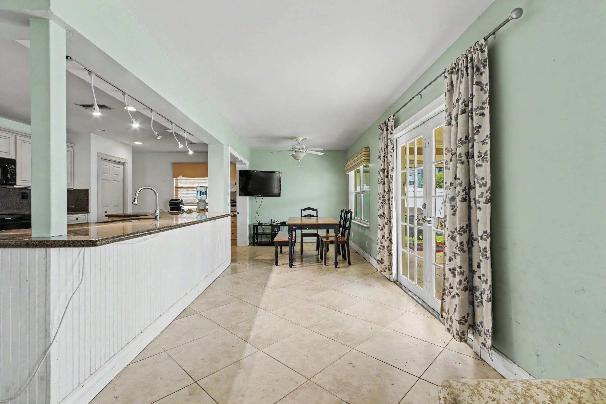 HOLLYWOOD HEIGHTS ADD SEC FOUR - Residential