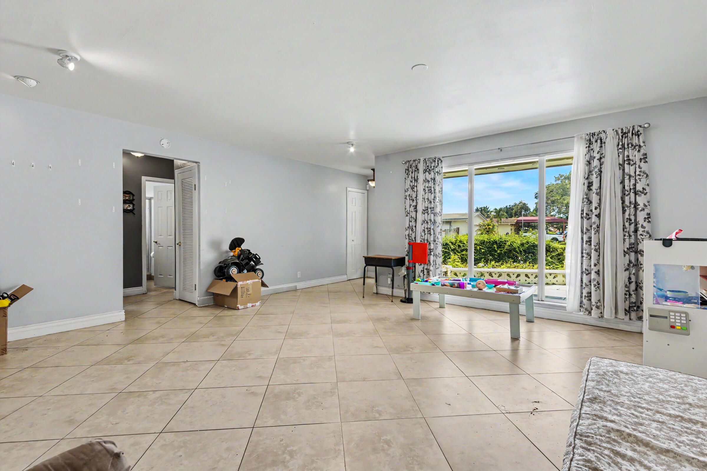 HOLLYWOOD HEIGHTS ADD SEC FOUR - Residential