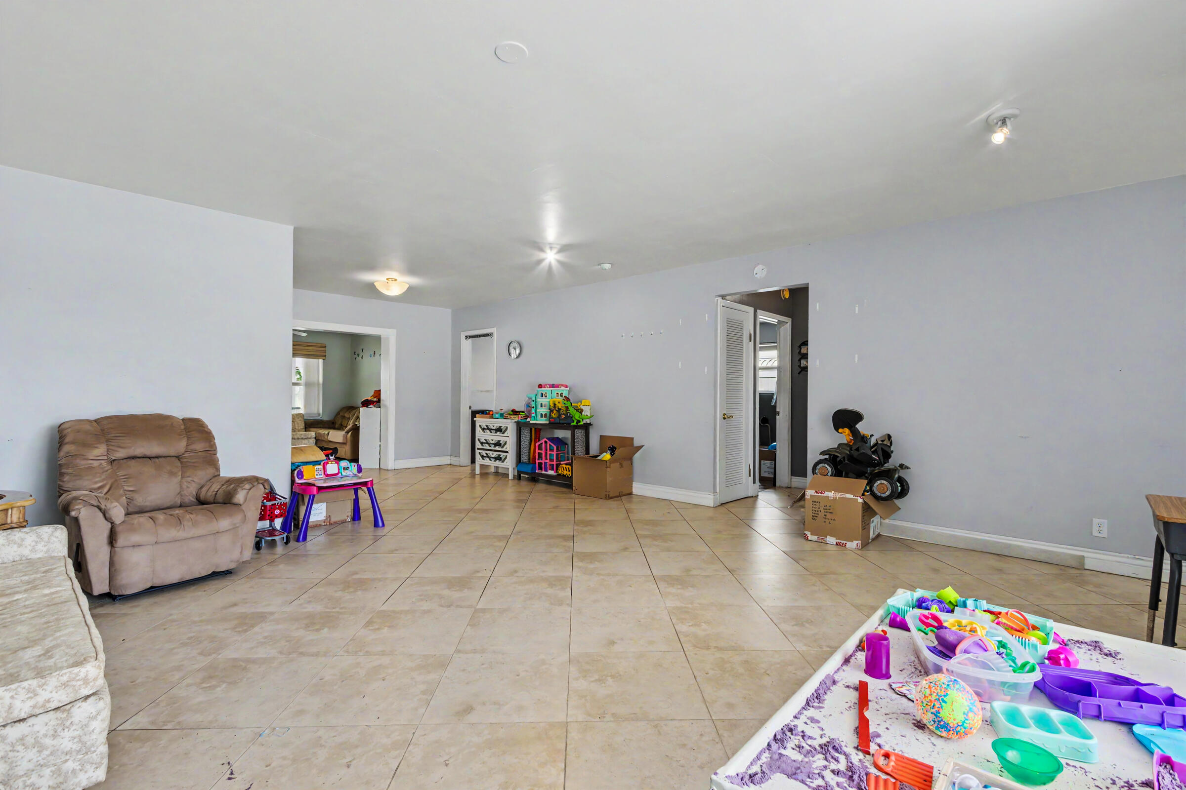 HOLLYWOOD HEIGHTS ADD SEC FOUR - Residential